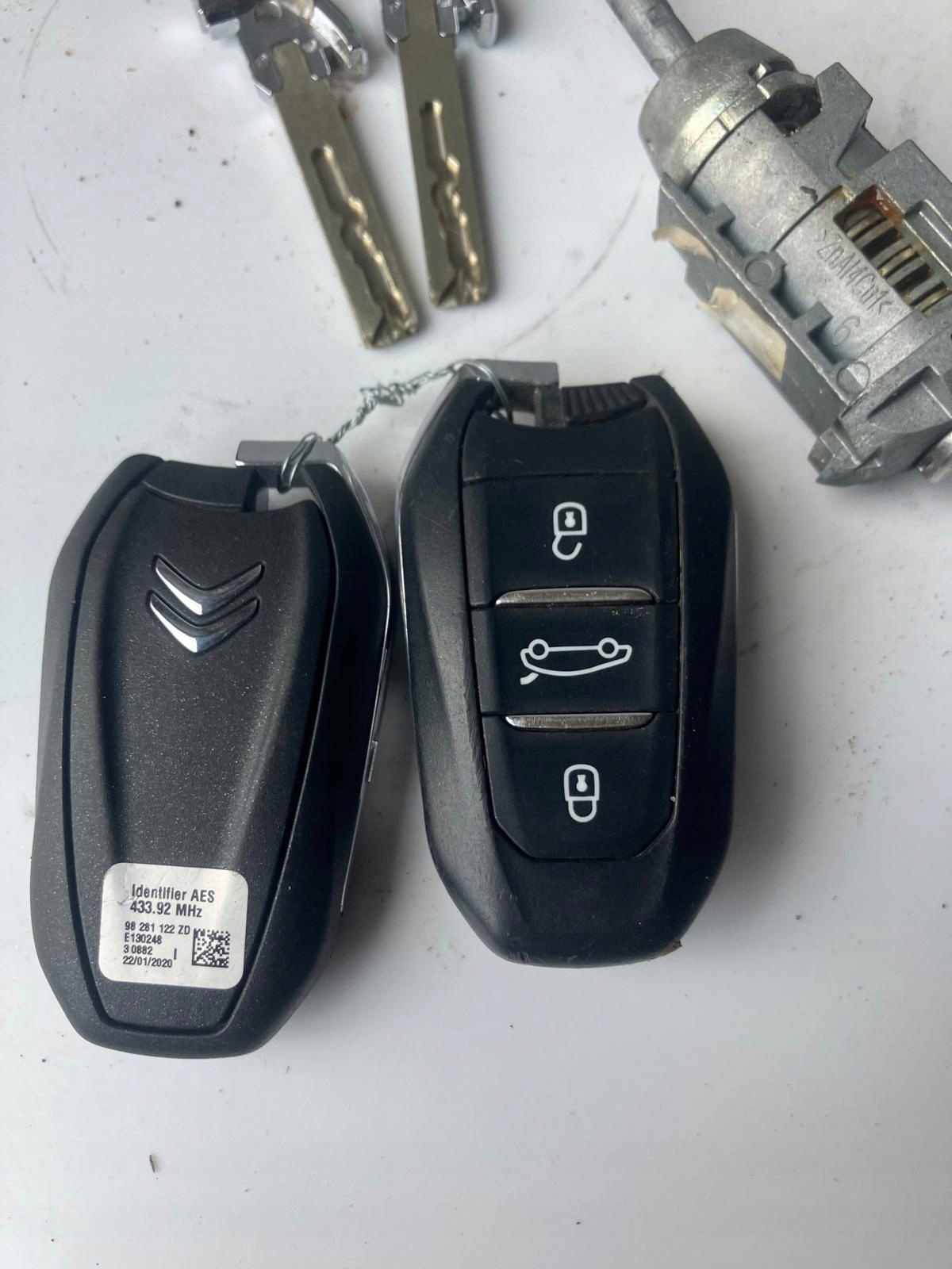 Insert de la serrure 2 X Clé PILOT CITROEN C4 PICASSO II 98281122ZD