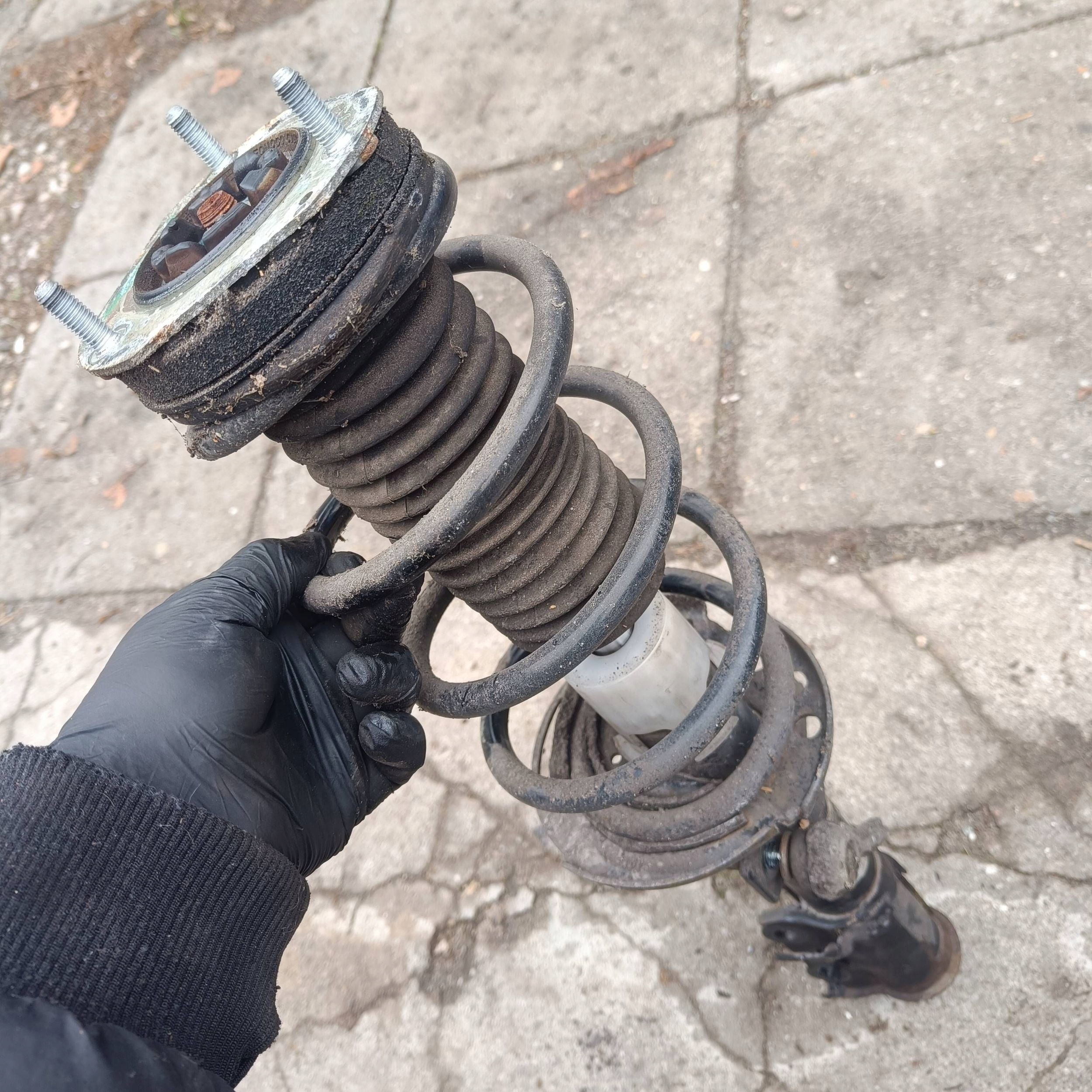 Ford Fiesta MK7 1.5 DIESEL 2016 shock absorber front left spring