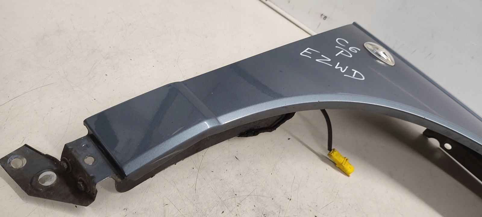 fender right front front Citroen C6 EZWD sedan