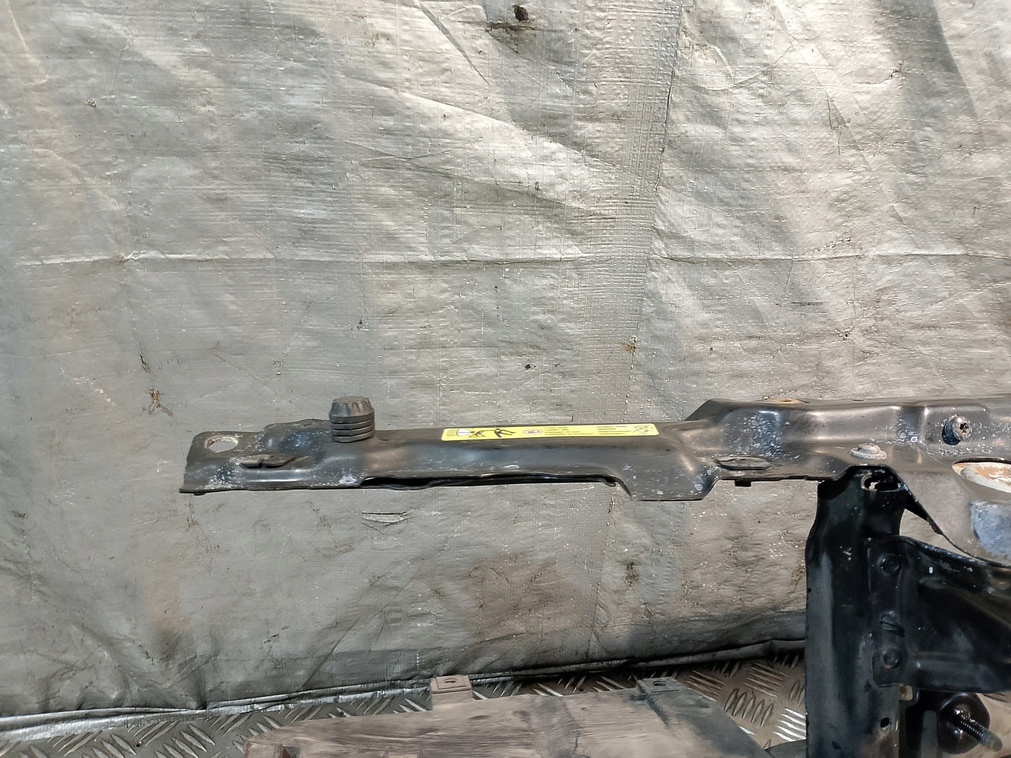 stěna chladičů příčka BMW E39 3.0 D