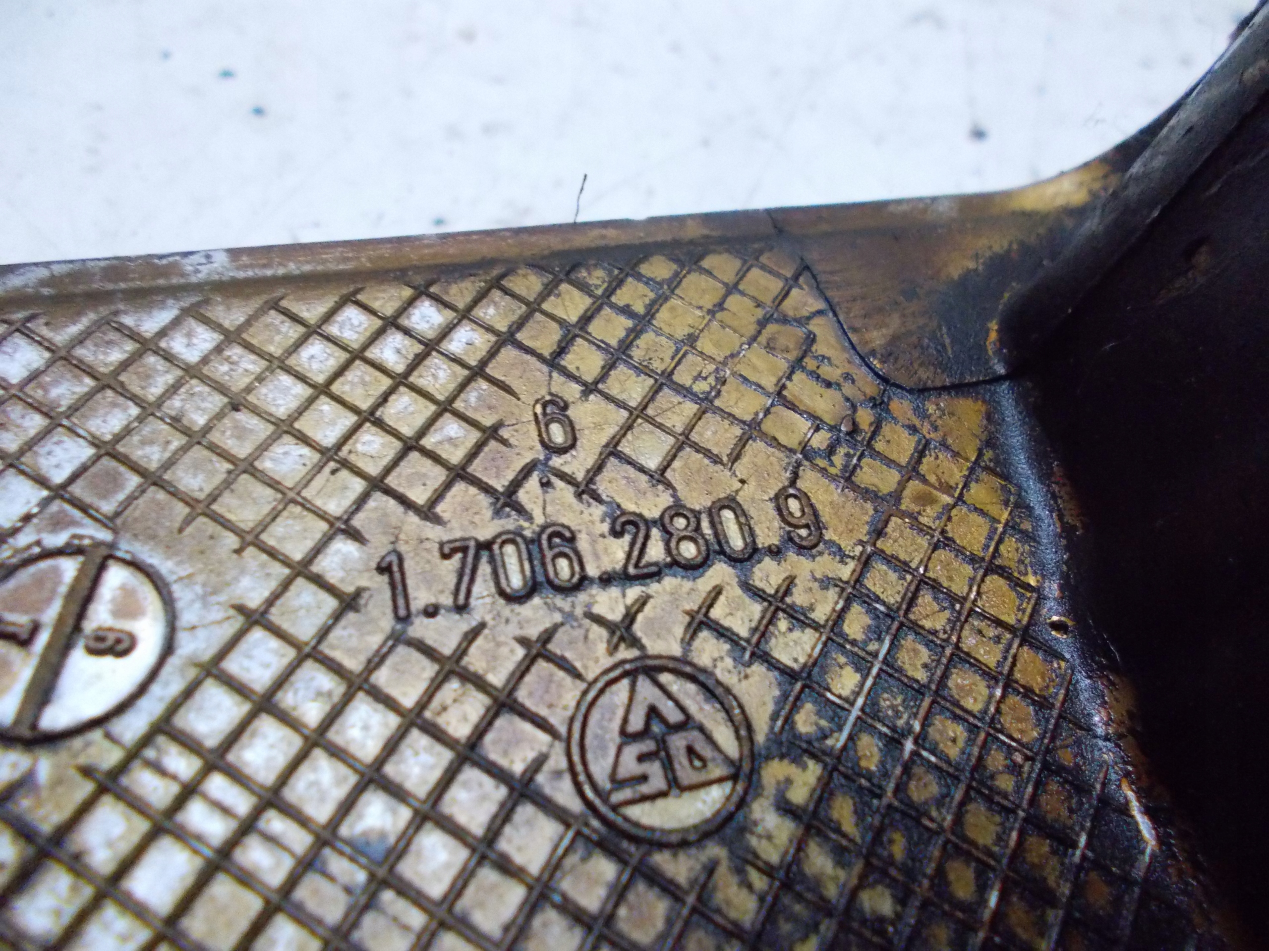 BMW E46 E439 2.2 gearbox cover 1706280