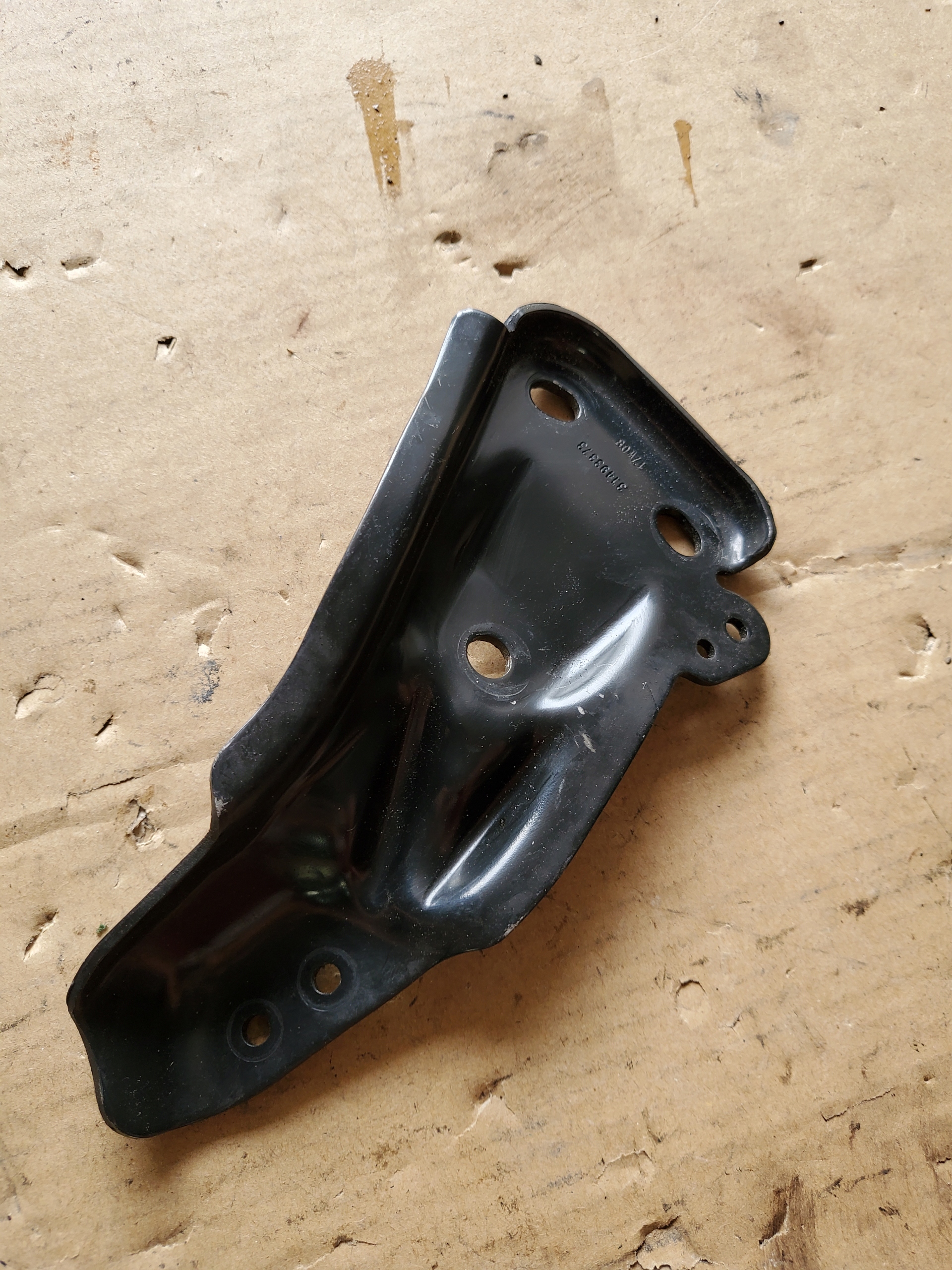 51117315960 - КРЫШКА ЛИСТОВОГО МЕТАЛЛА КРЕПЛЕНИЕ VOLVO XC90 II 31493373