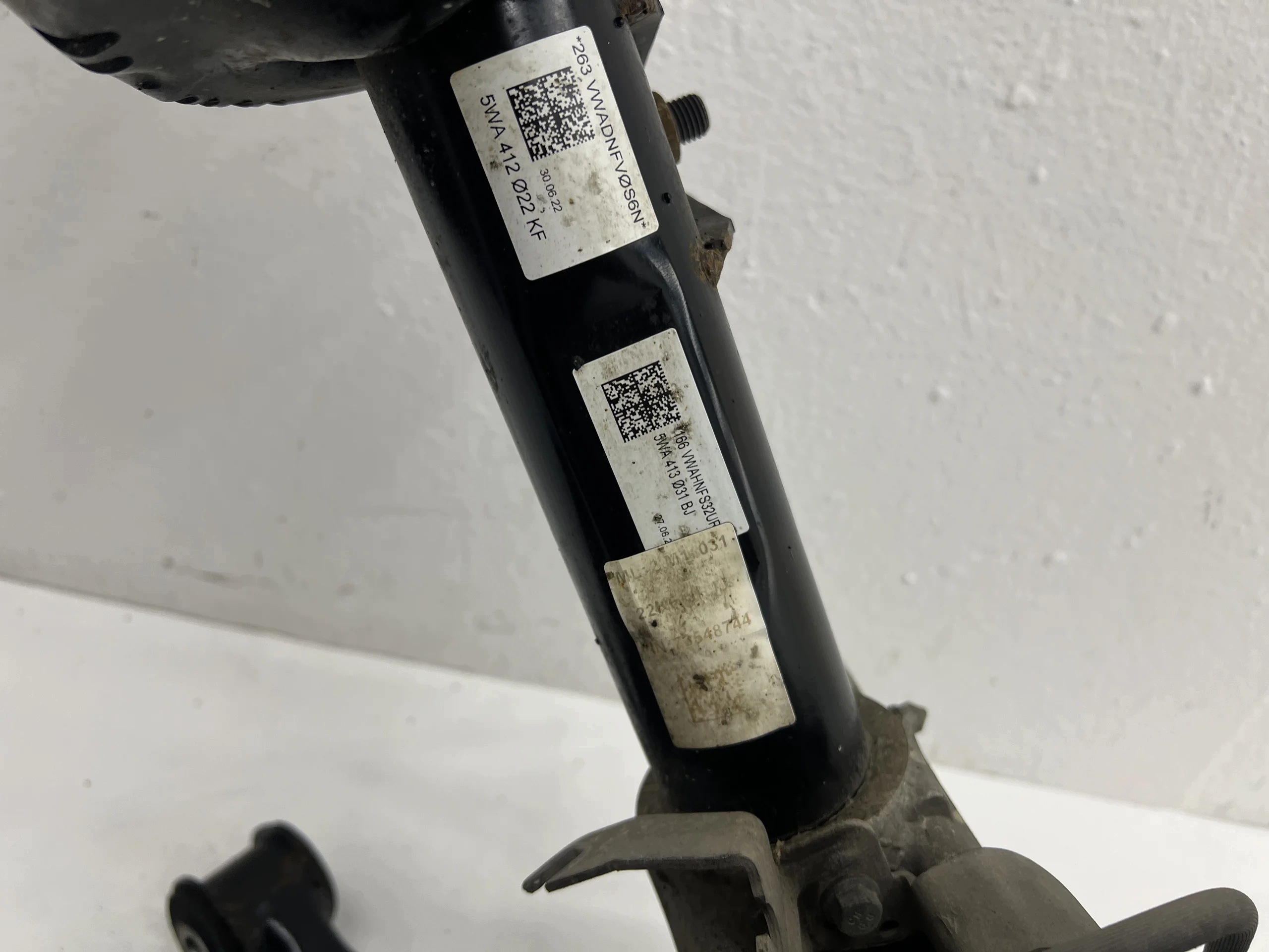 VW GOLF 8 VIII sususpension shock absorber swing right front 5WA407258A