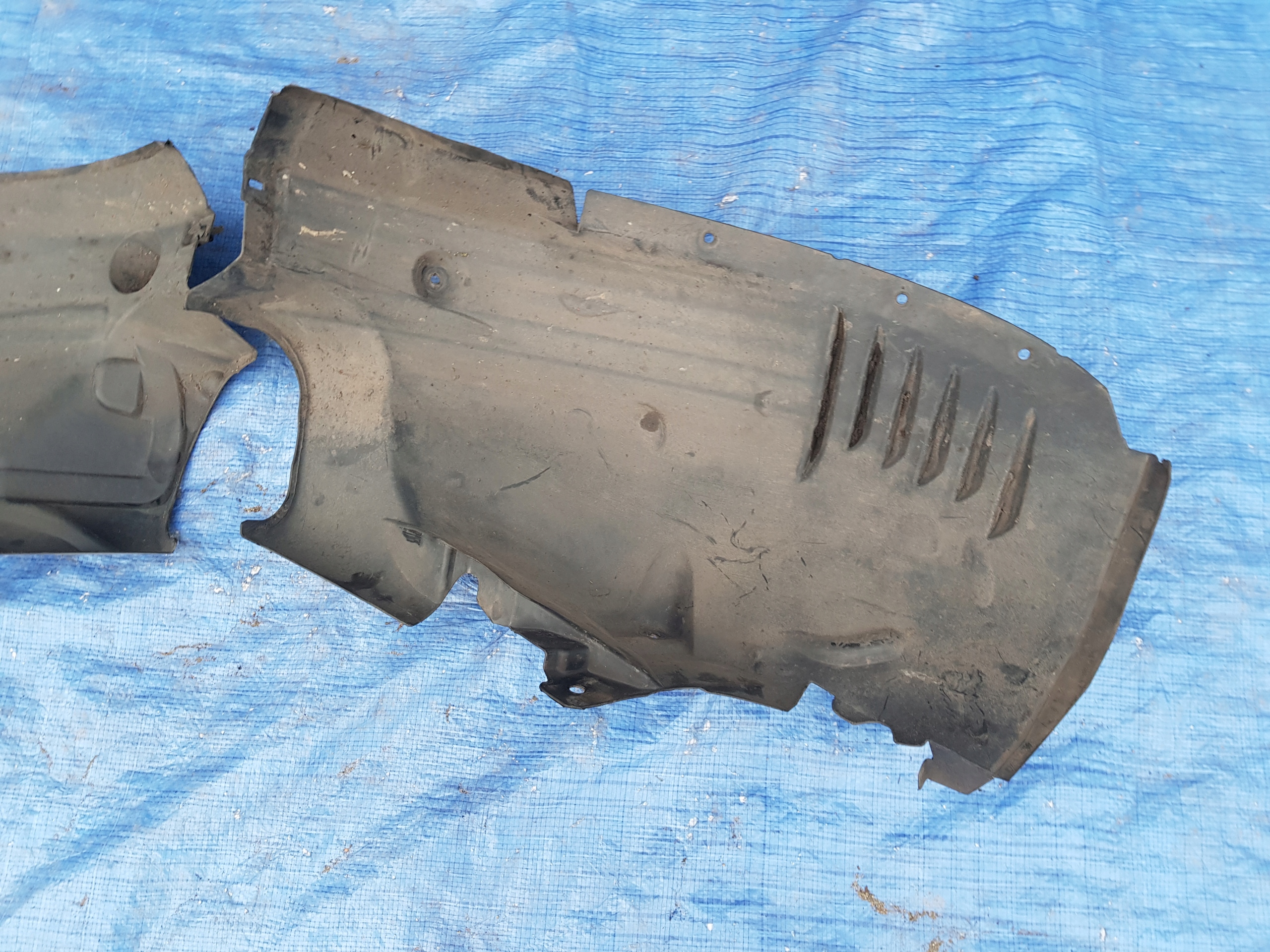 complete mudguard right front MERCEDES W204 2046984030 2046984430