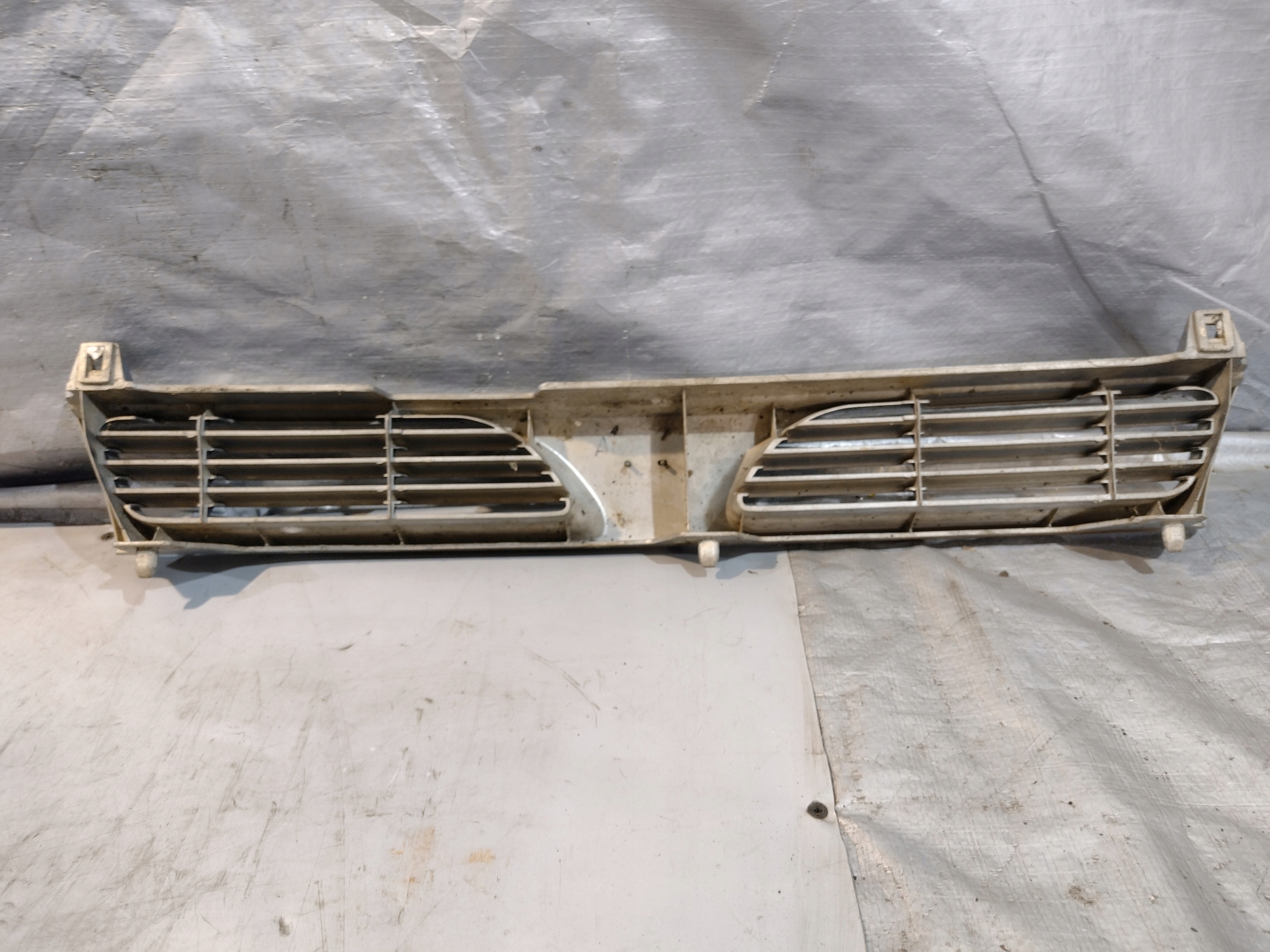 grill grille radiator Nissan Sunny N14