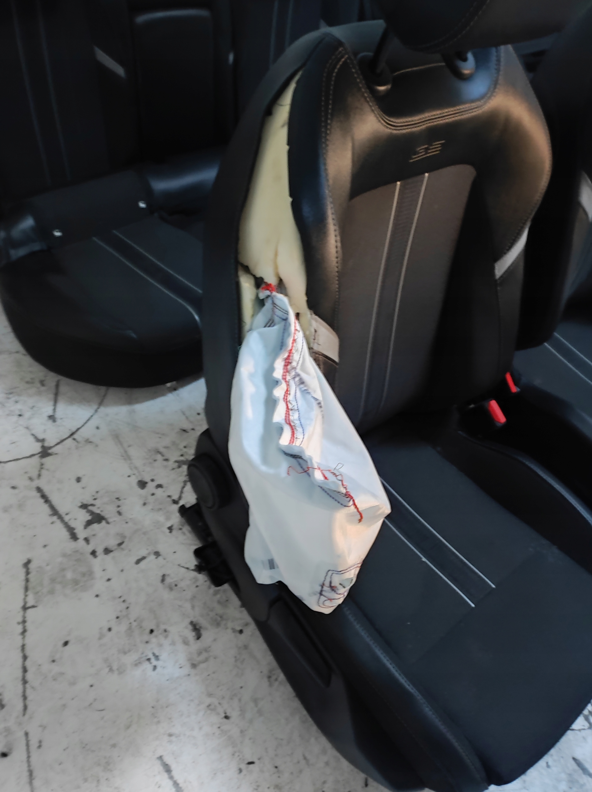 кресла диван обивка Салон Astra л VI 6 5D HB