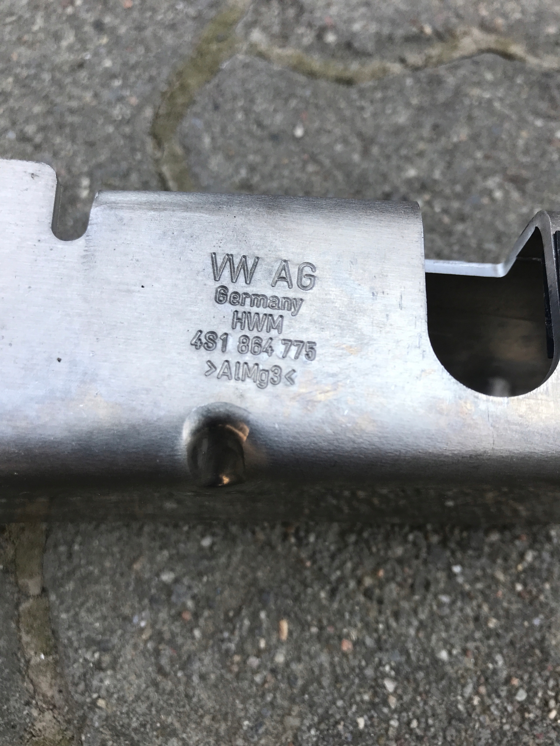 AUDI R8 5 2 PLUS MOCOWANIE STOPNICY 4S1864775 Part manufacturer Audi original OE