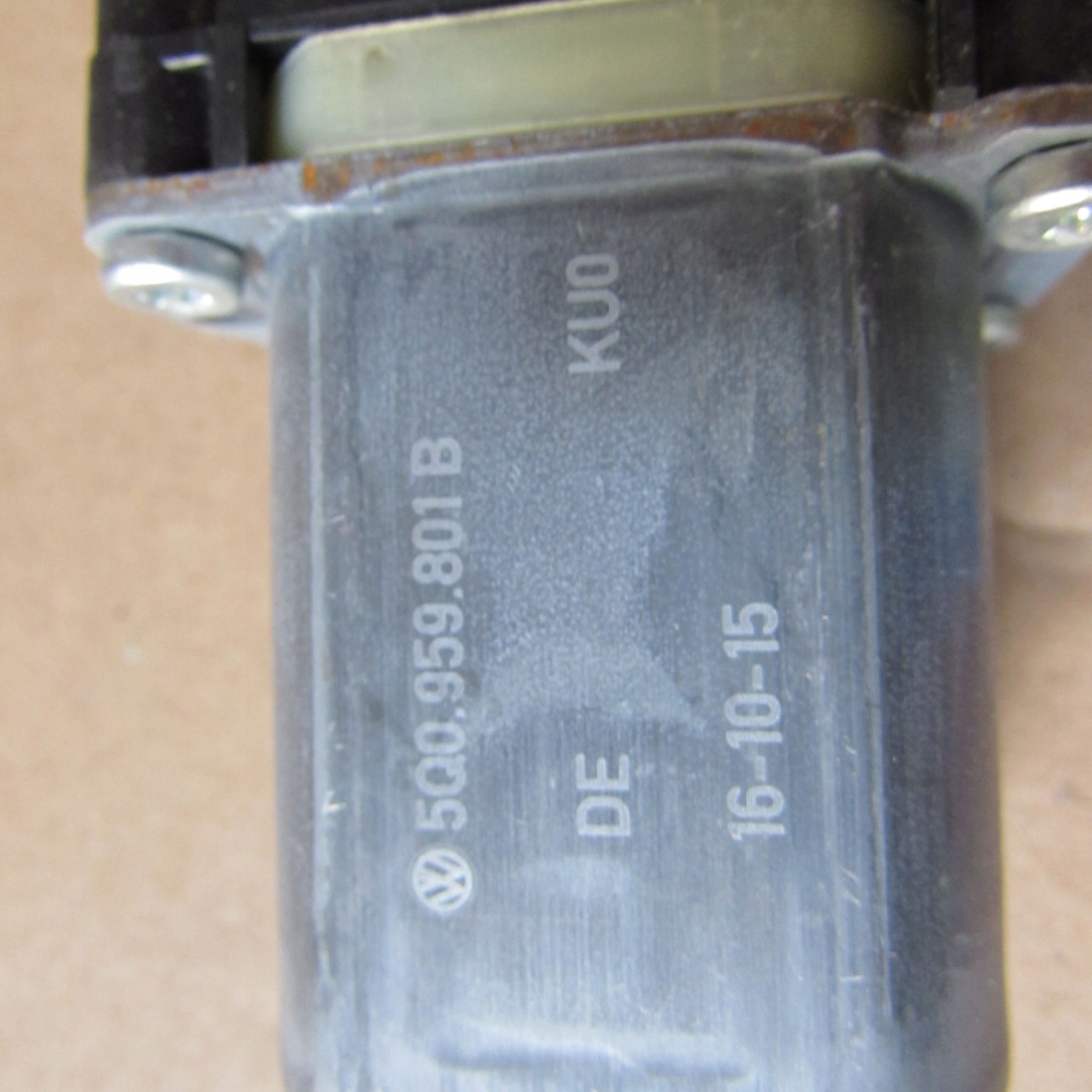 5Q0959592B - МОДУЛЬ ДВЕРИ ВОДИТЕЛЯ ДЛЯ VW TOURAN-GOLF VII