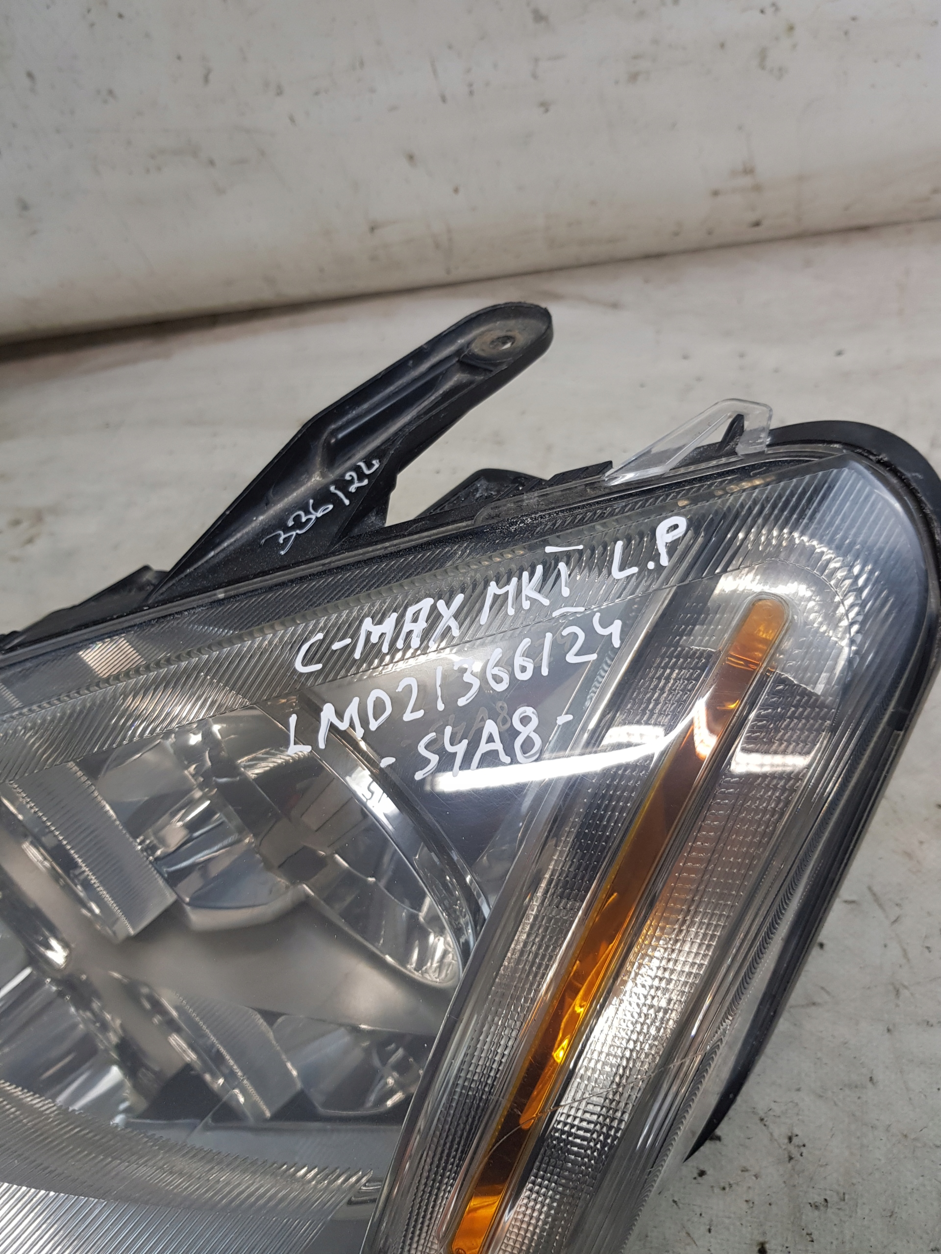light left front Ford C-Max Mk1 Europa 3M5113006AH