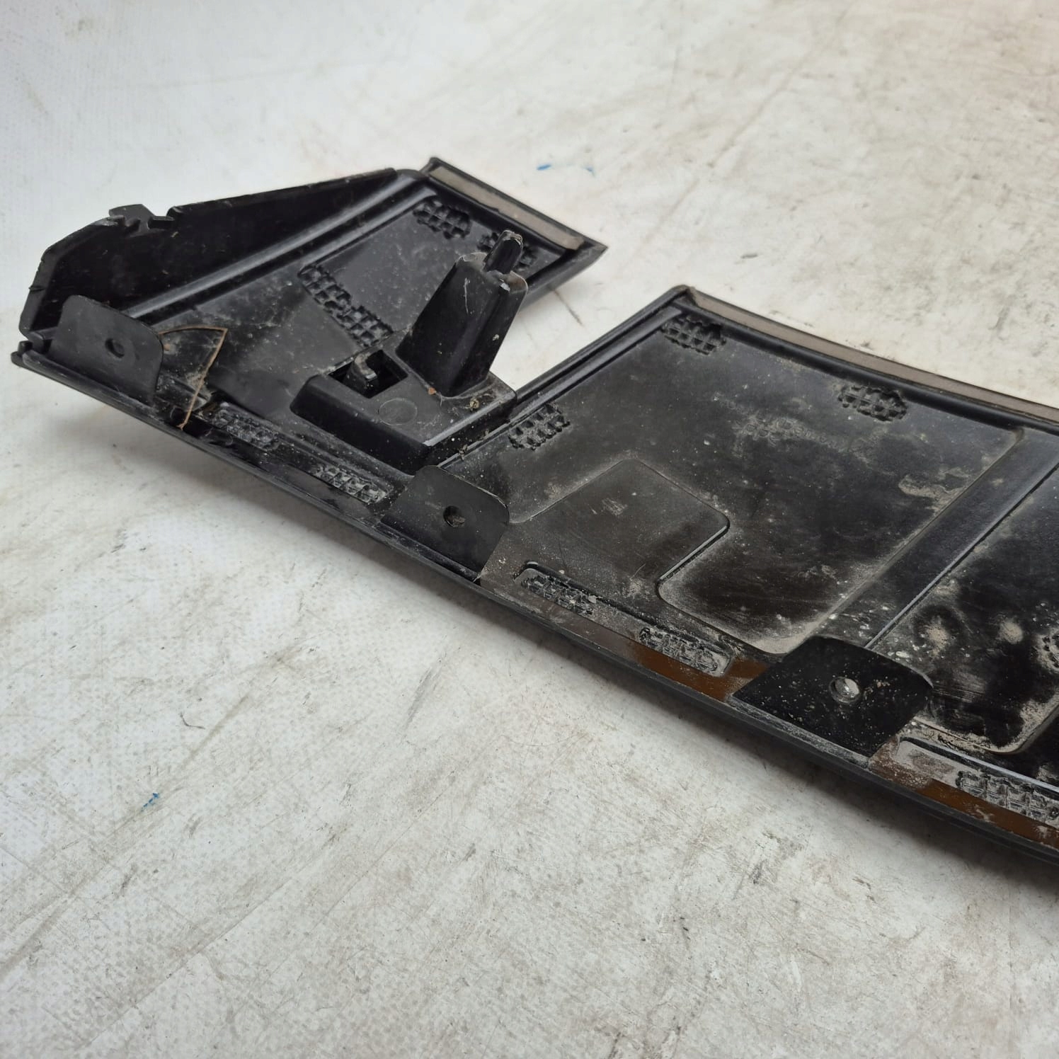 DODGE CHALLENGER III 18-> moulding of a bumper left front left front