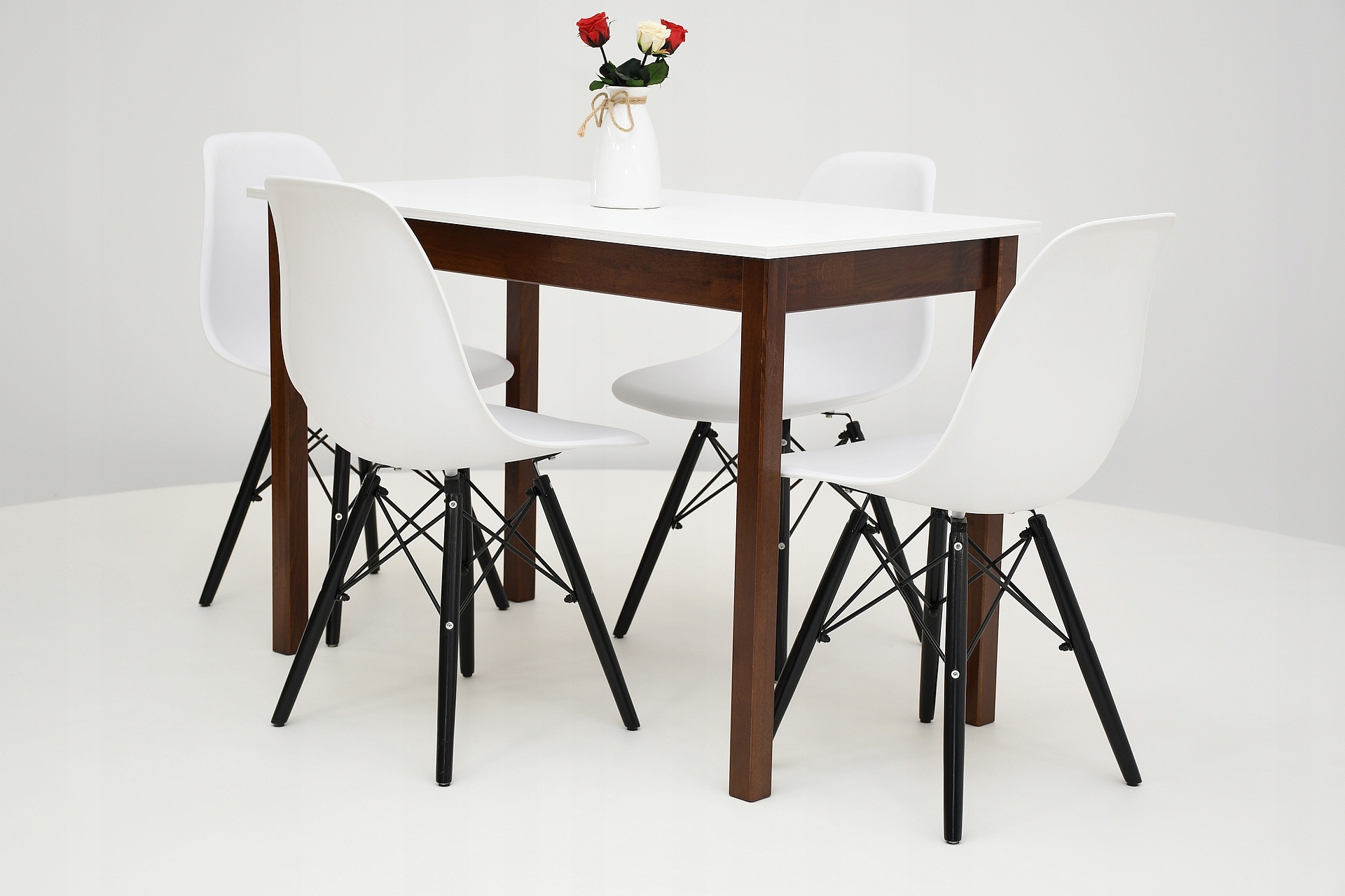 MAŁY ZESTAW DO KUCHNI STÓŁ + 4 KRZESŁA Marka Sandow