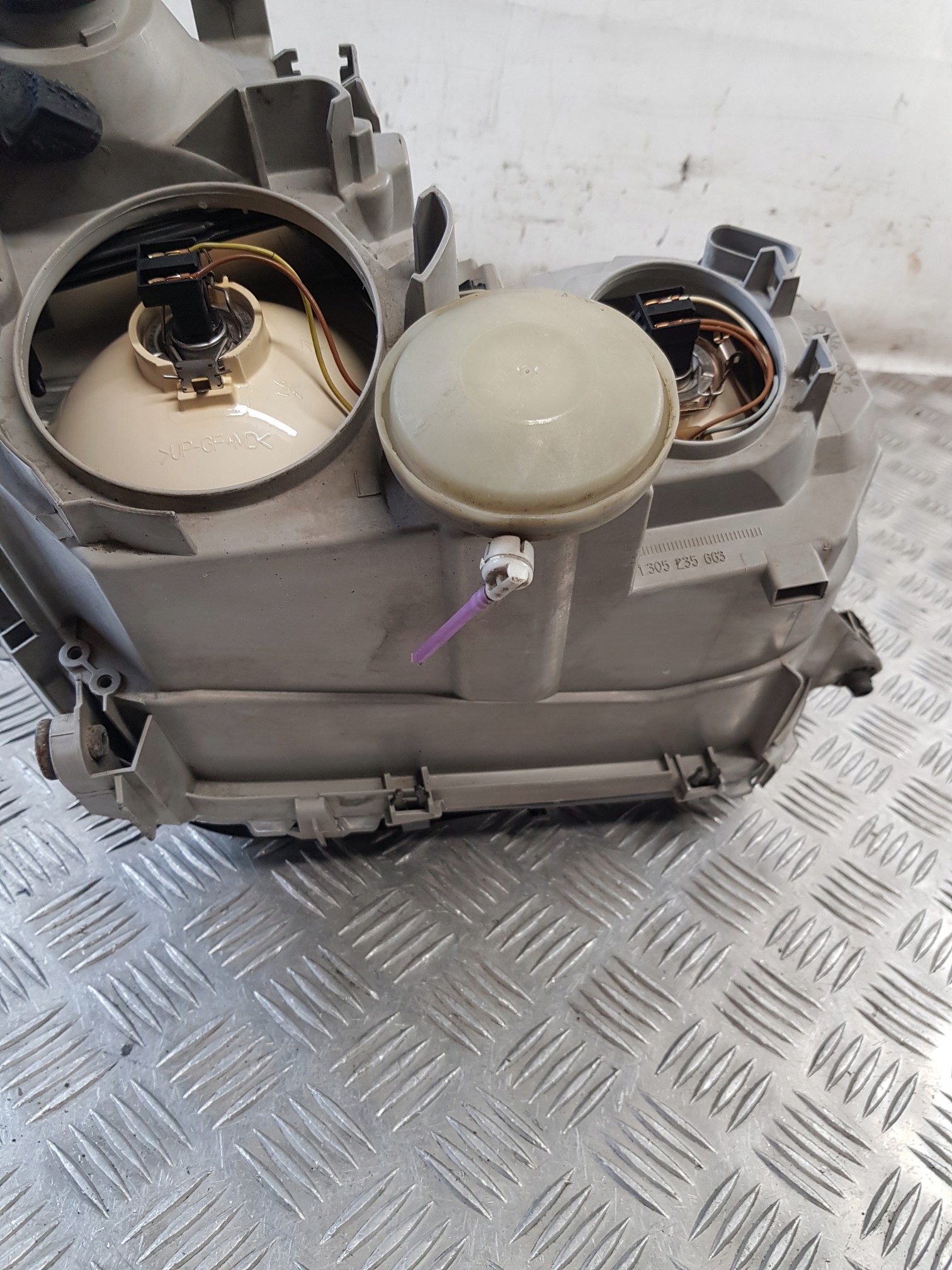 light left front A2038200161 MERCEDES C-KLASA W203 03R