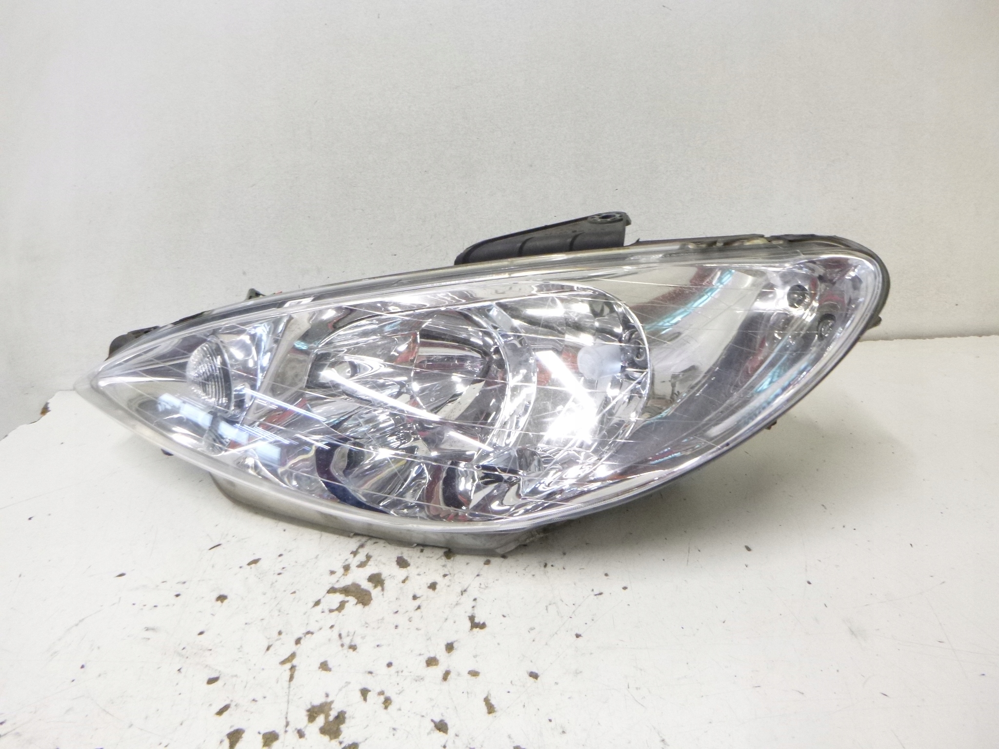 light front left Peugeot 206 SW 2009r. 9660535680