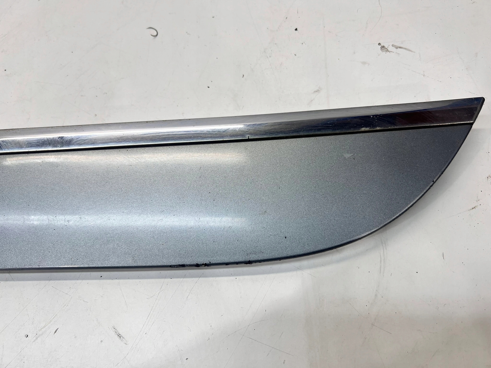 moulding door lower left rear part AUDI A6 C6 LY7G