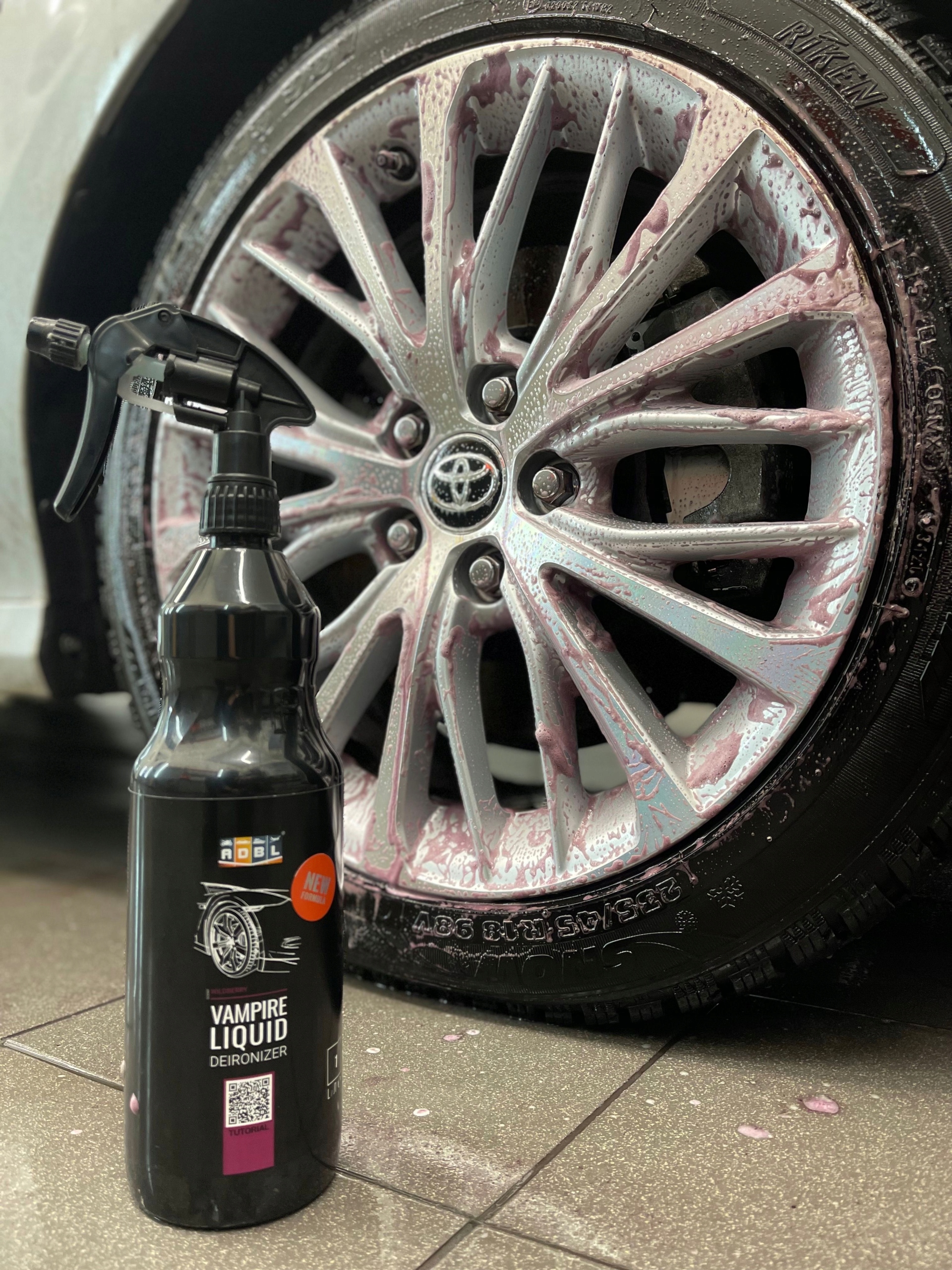 ADBL VAMPIRE LIQUID NEW 1L KRWAWI DEIRONIZER PŁYN + SZCZOTKA DO MYCIA FELG Numer katalogowy producenta ŚRODEK DO MYCIA FELG