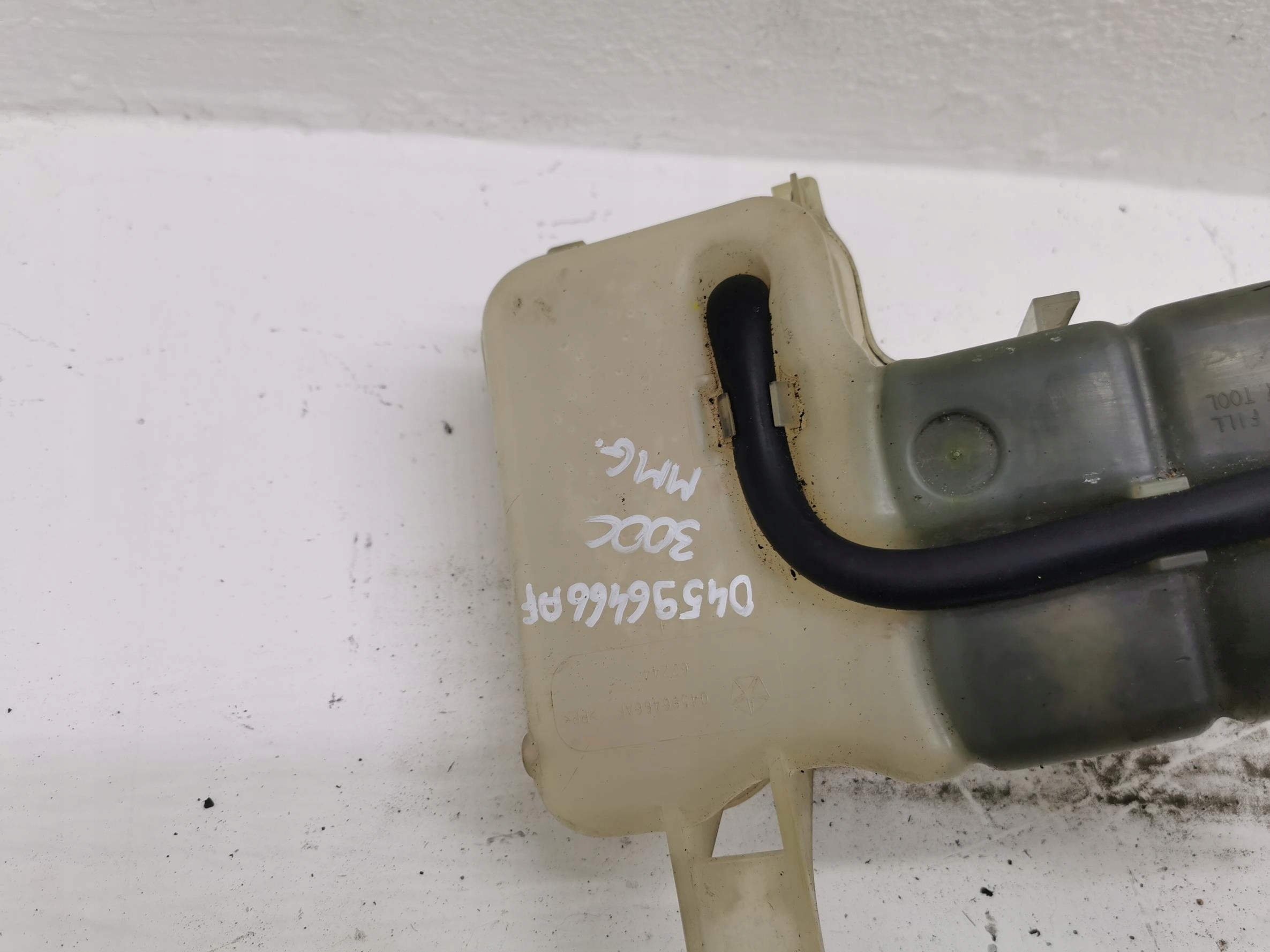 Scheibenwaschbehälter CHRYSLER 300C 04596466AF 3.0