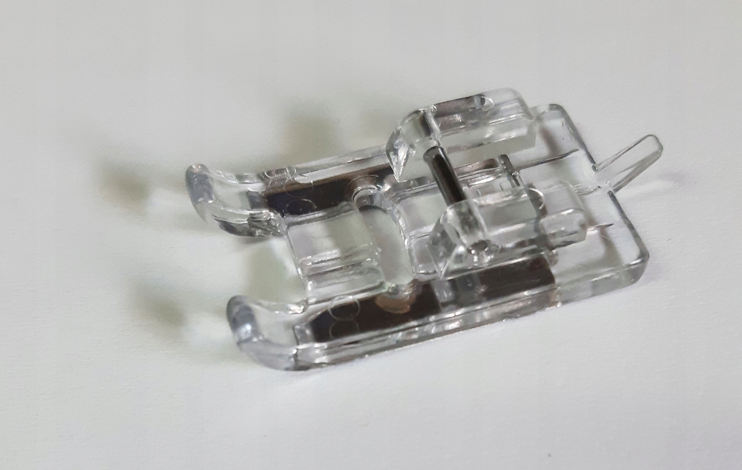 PFAFF STOPKA DO OBSZYWANIA DZIUREK 820547-096 K812 Kolor dominujący srebrny/szary