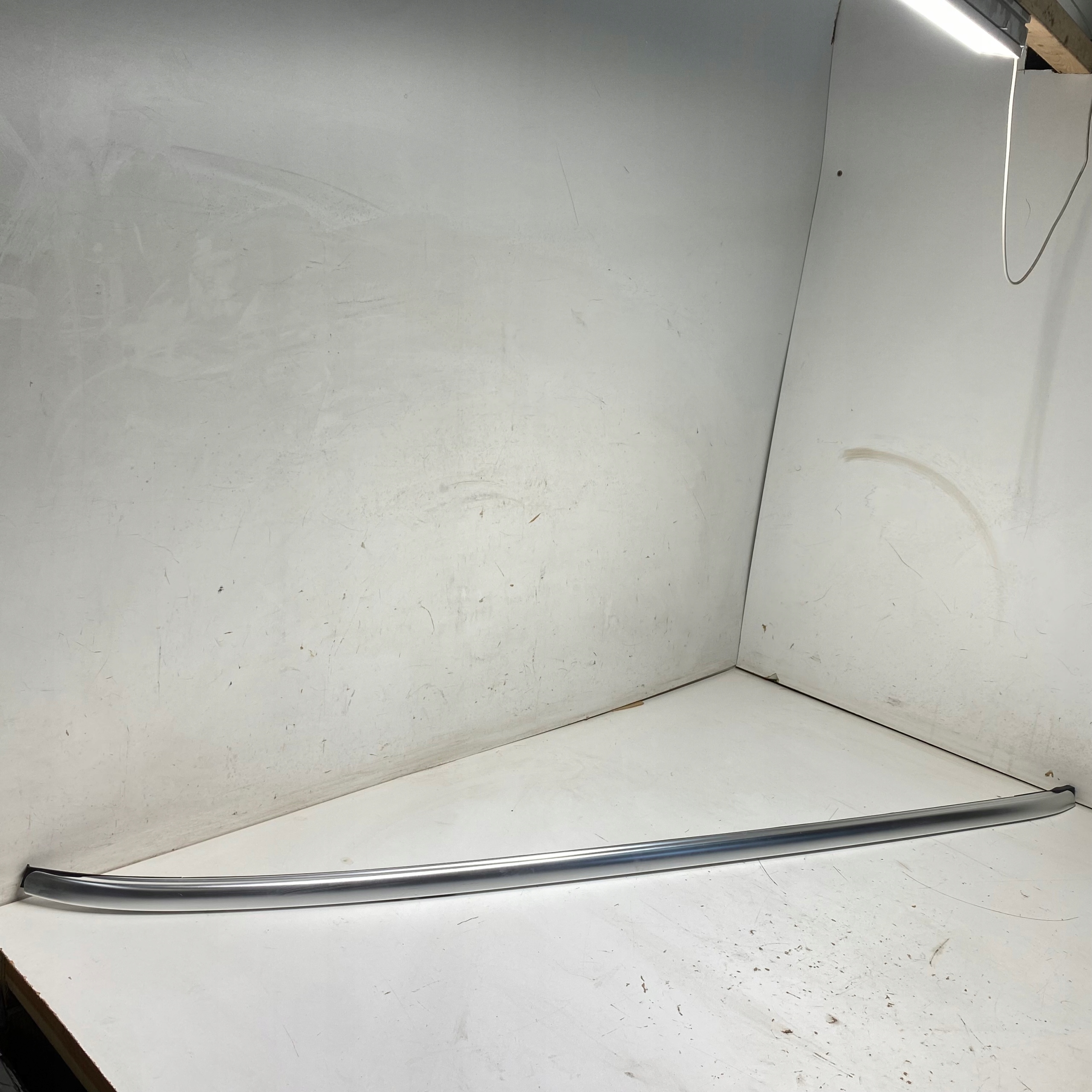 TOYOTA COROLLA E21 Dachreling dach rechts CHROM 774-3394-52 18-21