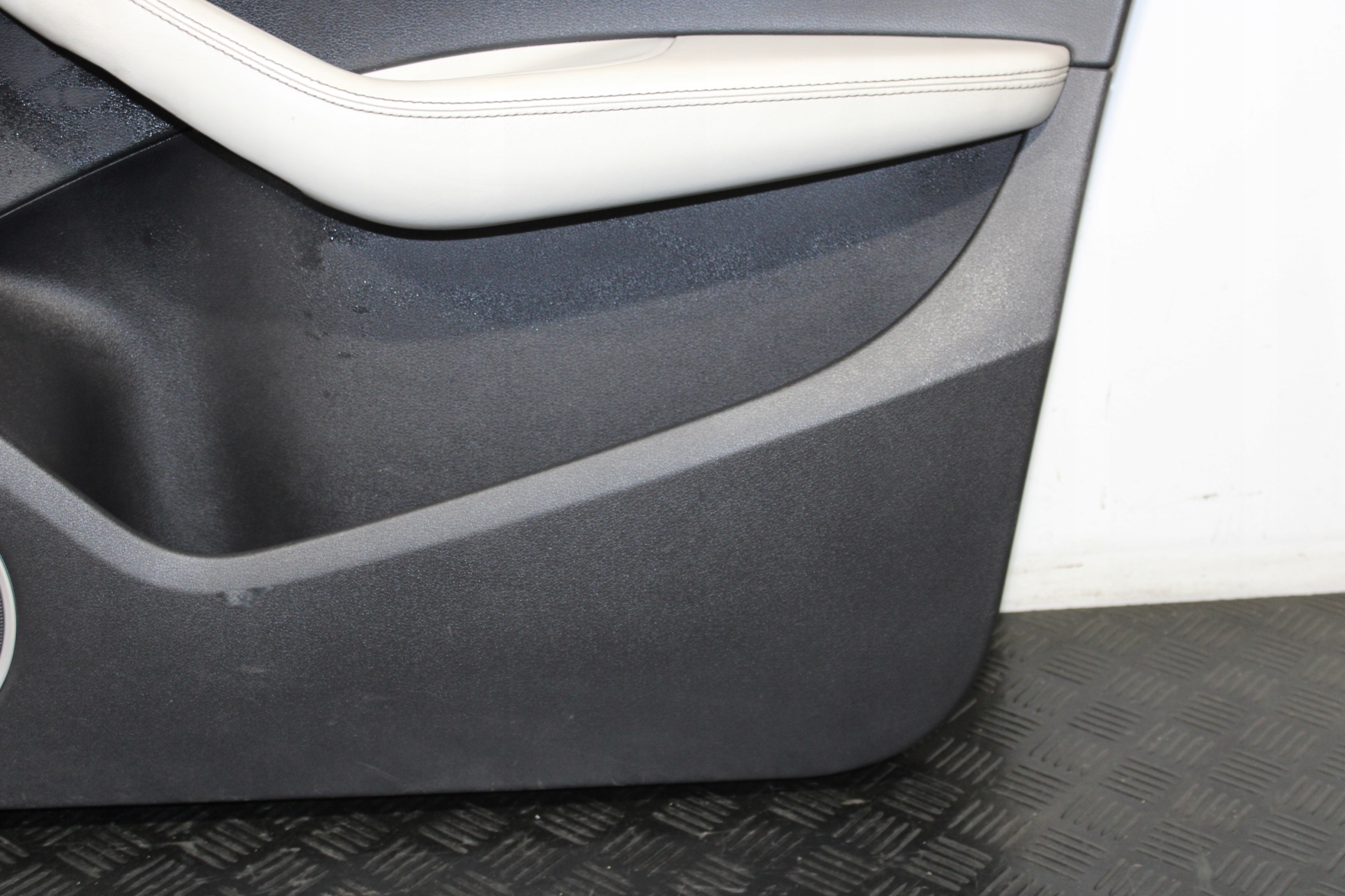 upholstery side door right front AUDI Q5 8R 8R0