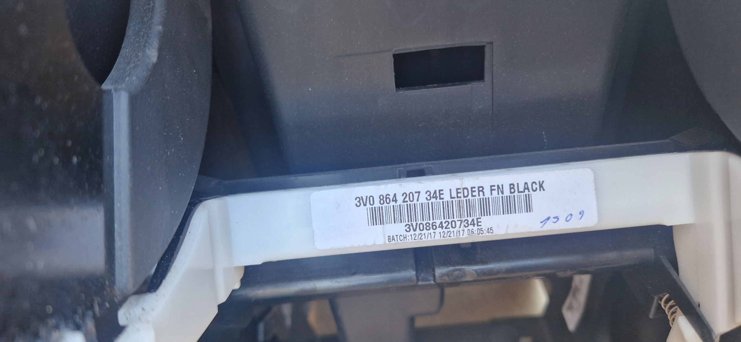 armrest leather TUNEL SKODA SUPERB III original