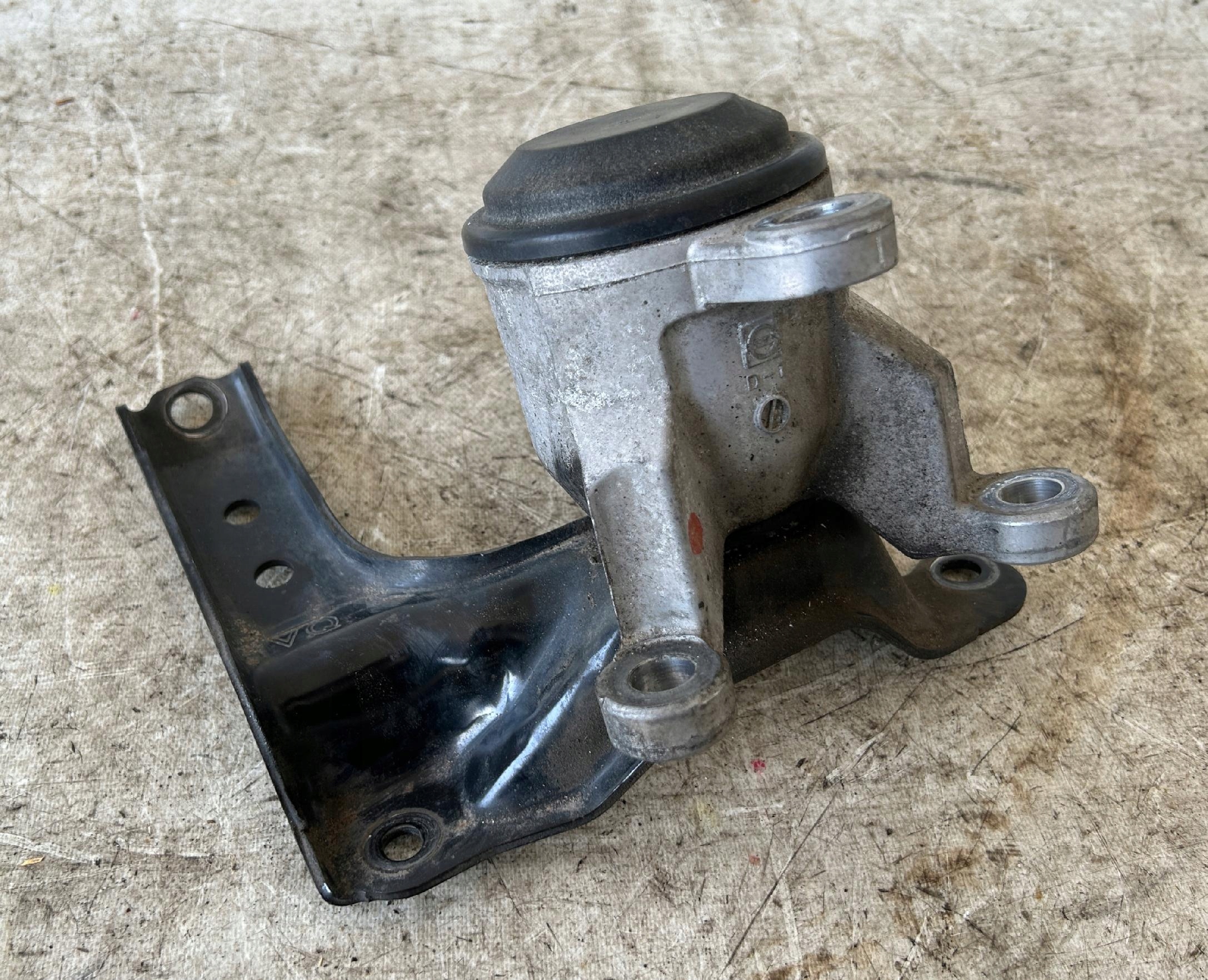 holder engine mount NISSAN MAXIMA A35 09- 3.5 V6