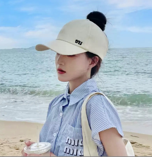 CZAPKA Z DASZKIEM DAMSKA Z MIEJSCEM NA KUCYK KITKĘ DASZEK BEJSBOLÓWKA Rozmiar uniwersalny