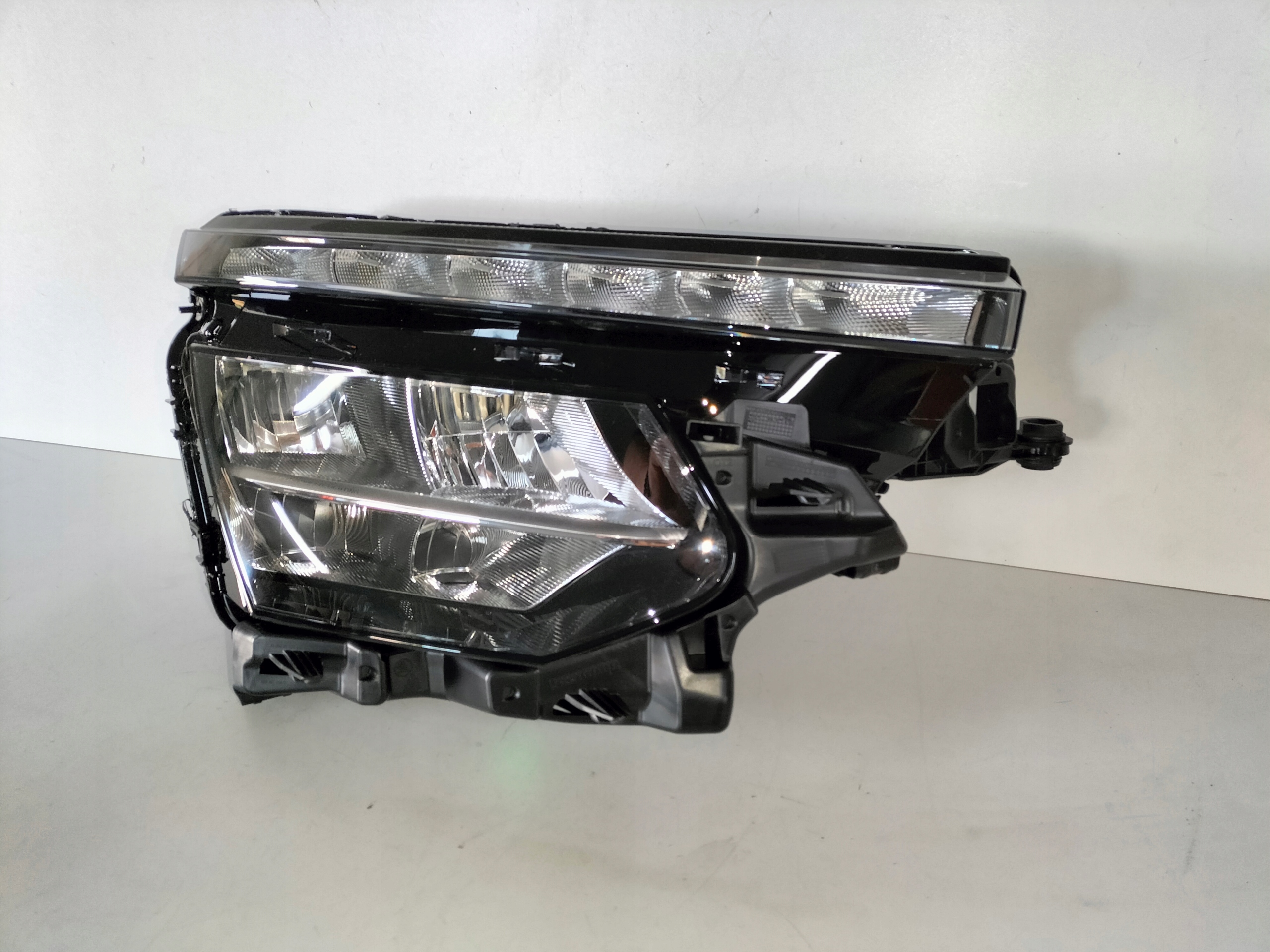 light front reflektor right SKODA KAMIQ LIFT 24- FULL LED