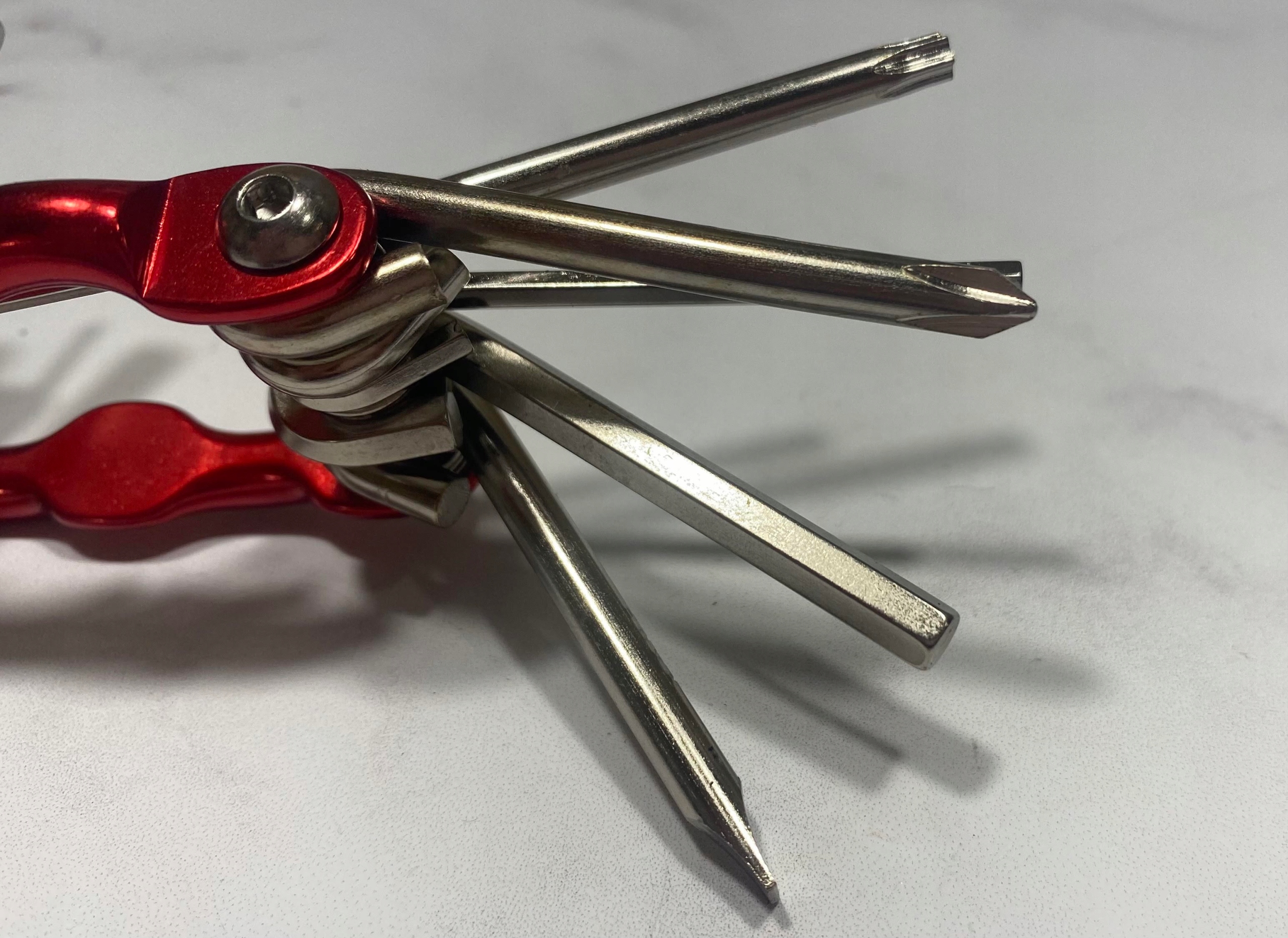 Zestaw kluczy rowerowych Multitool Primo czerwoy Marka Primo