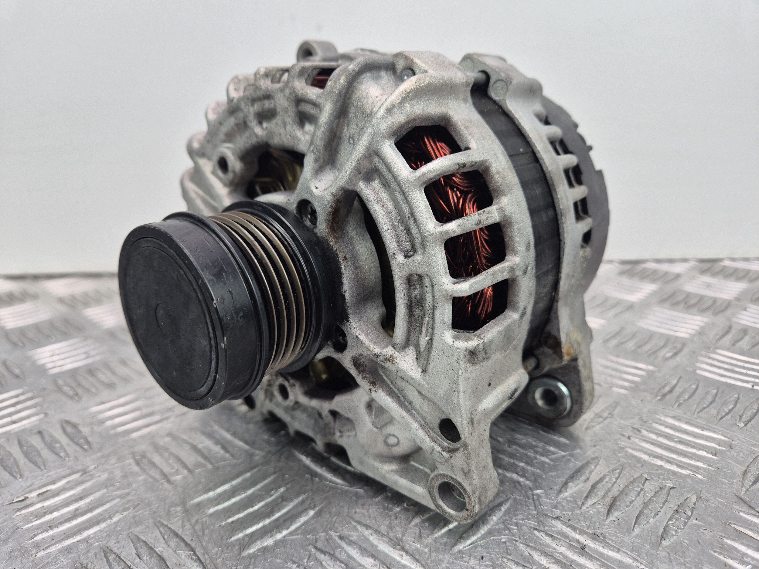 Mercedes CLA180 C117 alternator A0009061903