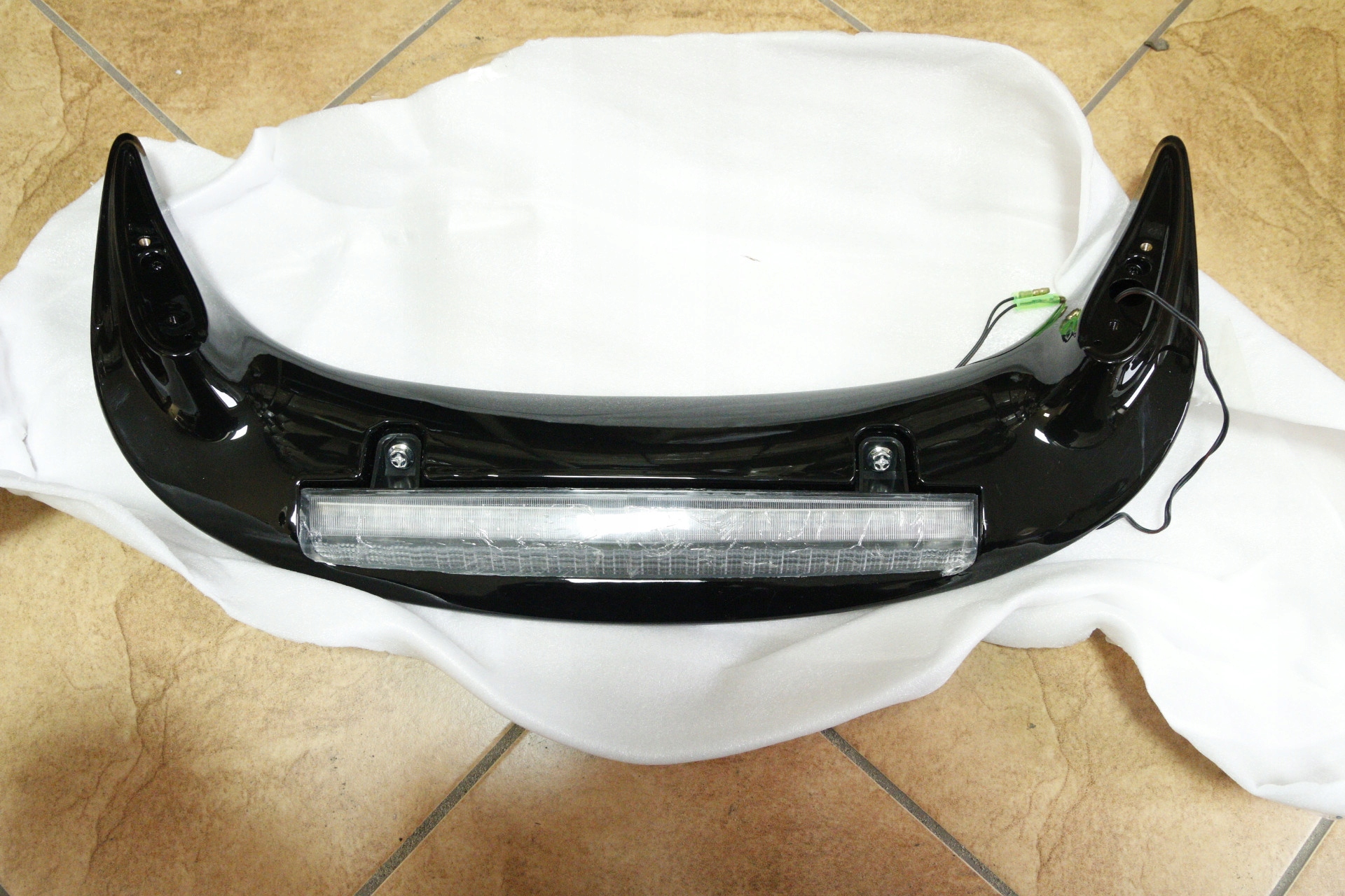 1 - Honda Goldwing GL 1800 спойлер с лампой черный