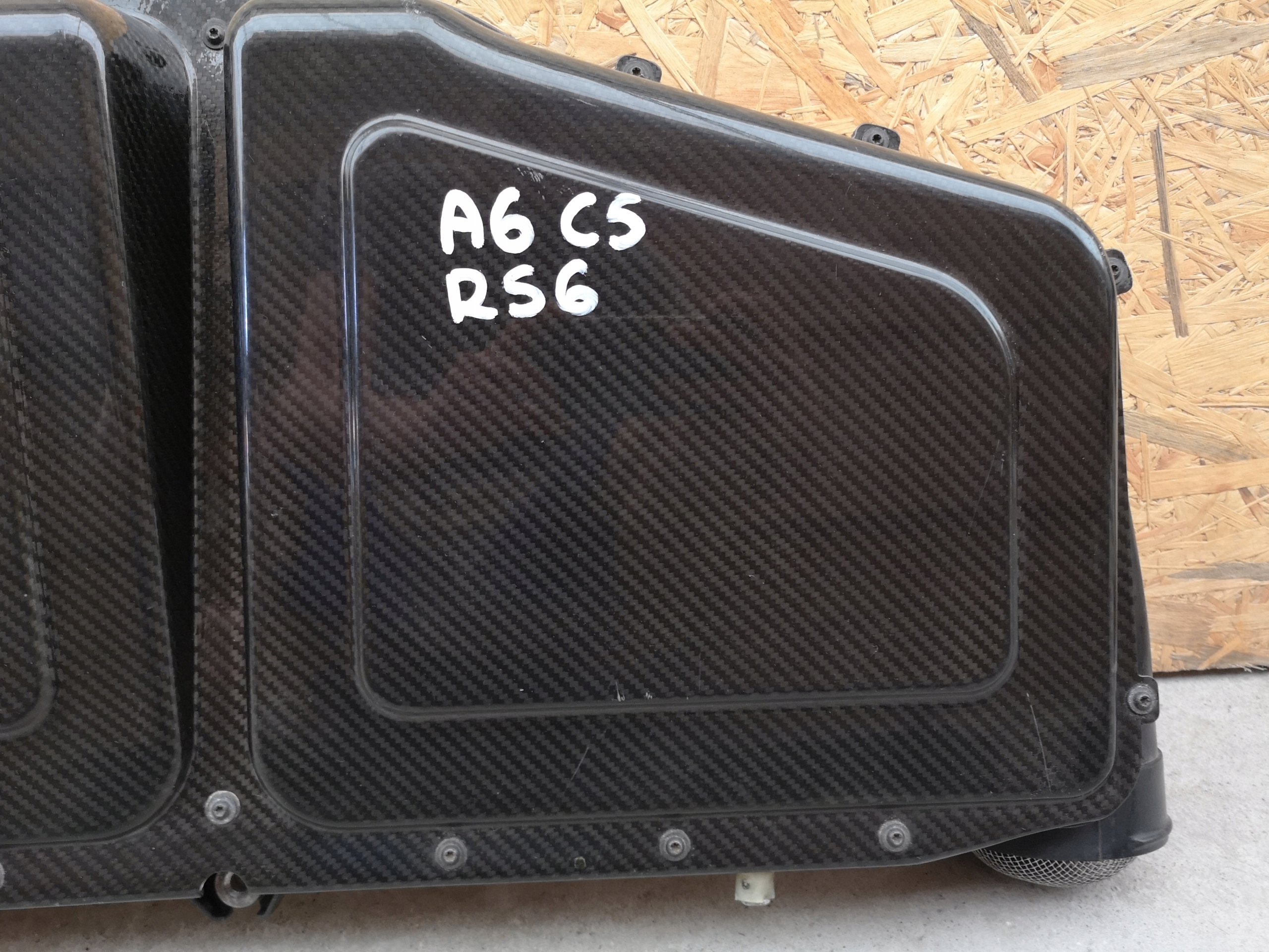 OBUDOWA FILTRA POWIETRZA AUDI A6 C5 RS6 CARBON Typ samochodu Samochody osobowe