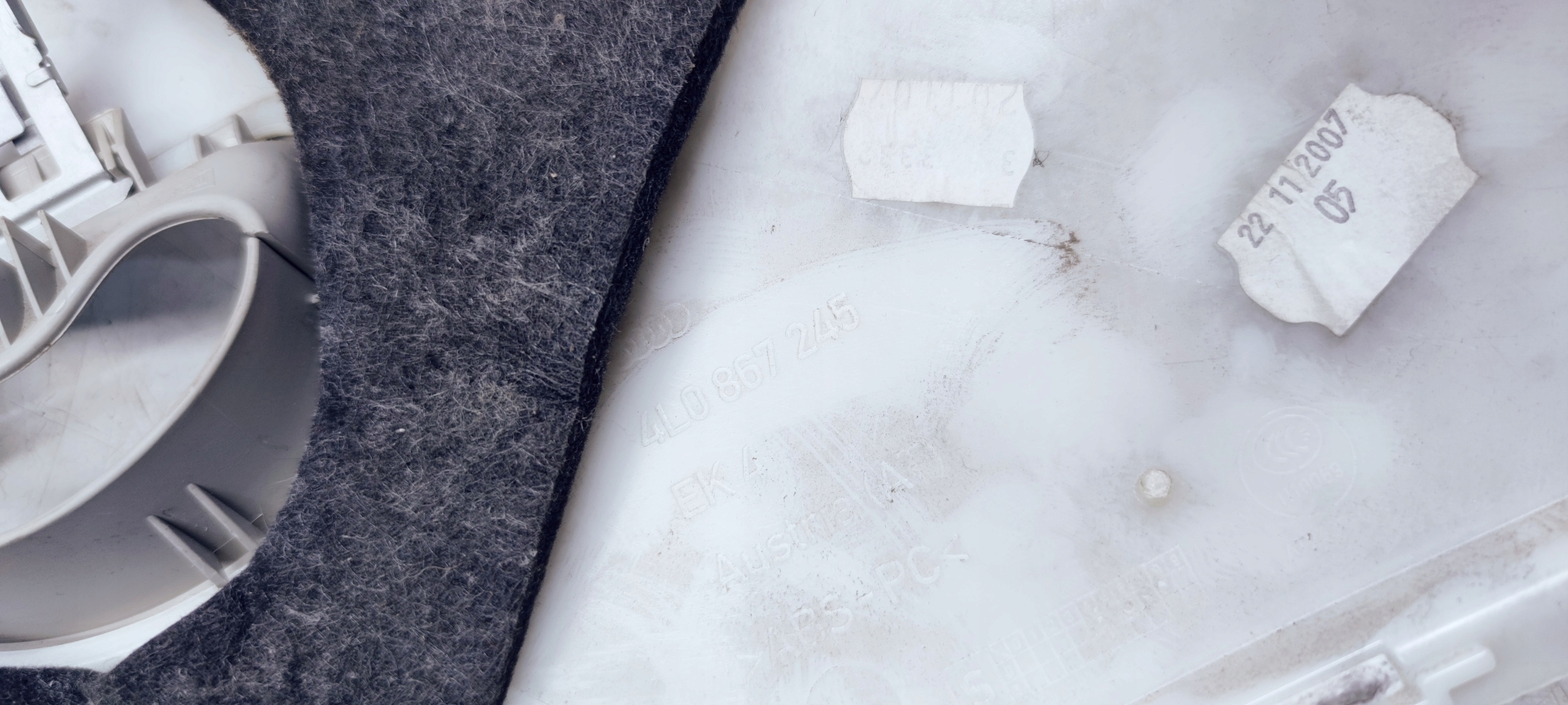 OSŁONA SŁUPKA LEWY TYŁ AUDI Q7 4L0867245 Typ samochodu Samochody osobowe