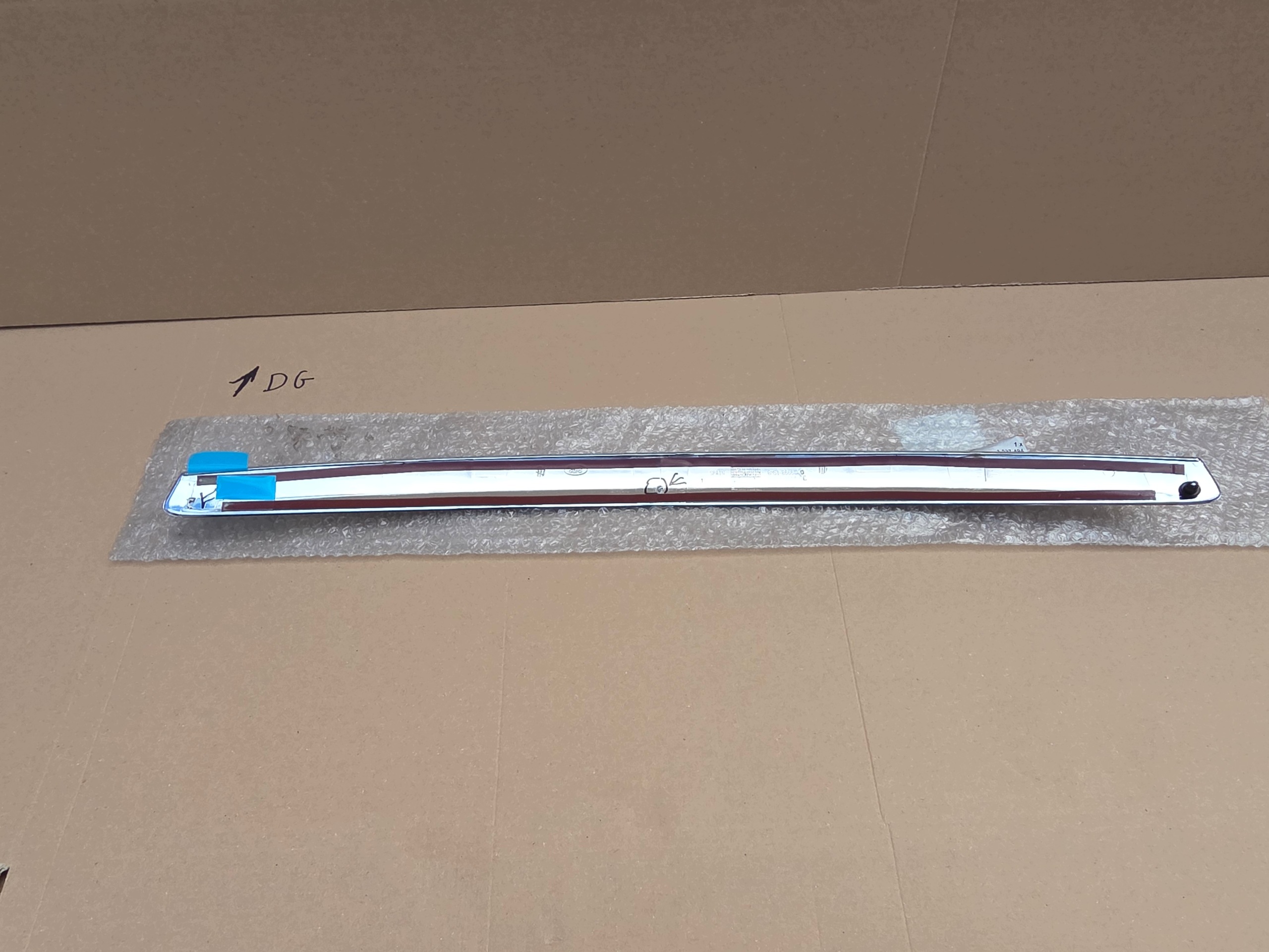 Ford Focus mk2 lift07-11r moulding bonnets chrom originál 8M518666BD