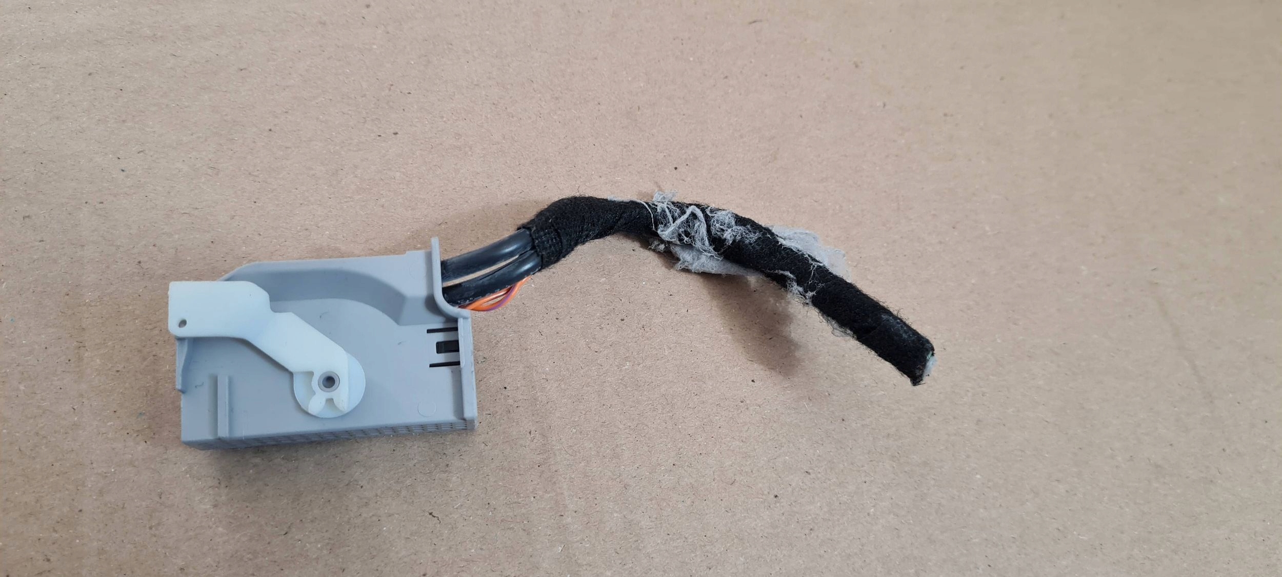 A6 C8 4K KOSTKA electrical connecting spoiler MODULU VW AUDI 4M0972144B A5 Q5 A4 B9