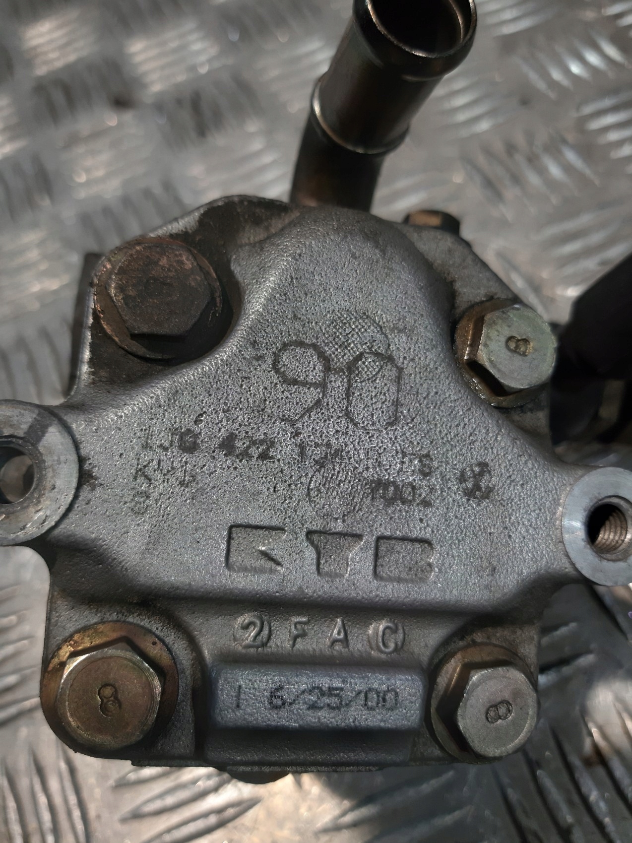 servo pump KYB 90 BAR 1J0422154B VW GOLF IV 1.6