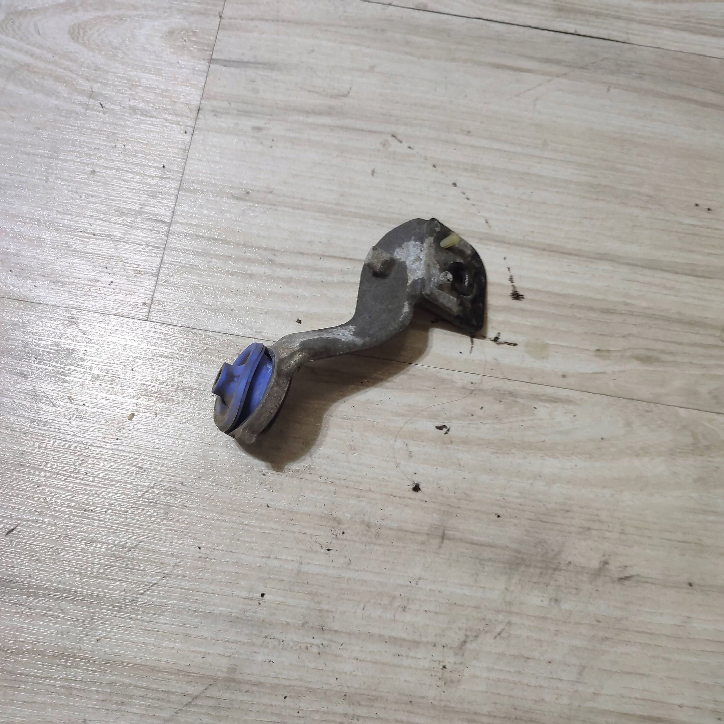 Support plaque Radiateur Peugeot Rifter