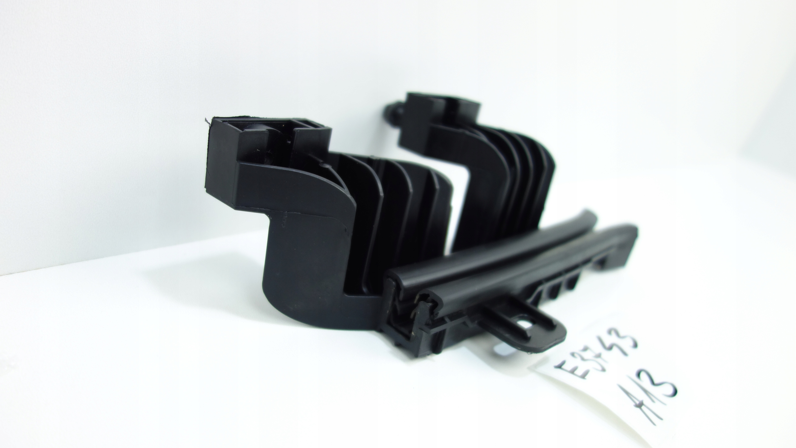 PROWADNICA windows left front PEUGEOT 5008 II 9811414380G