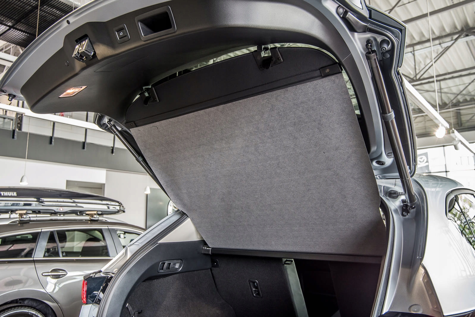 MAZDA CX-5 KF 2017- ROLETA BAGAŻNIKA KB7WV1350 Numer katalogowy części KB7WV1350