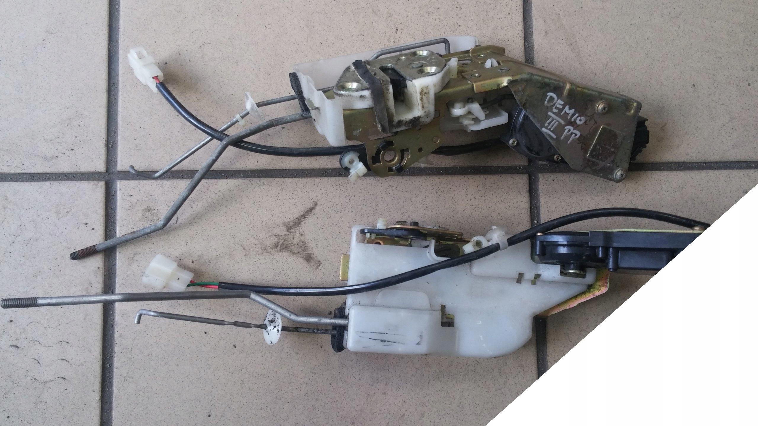 MAZDA DEMIO FL LIFT 01- ZAMEK PRAWY PRZEDNI 2 PIN