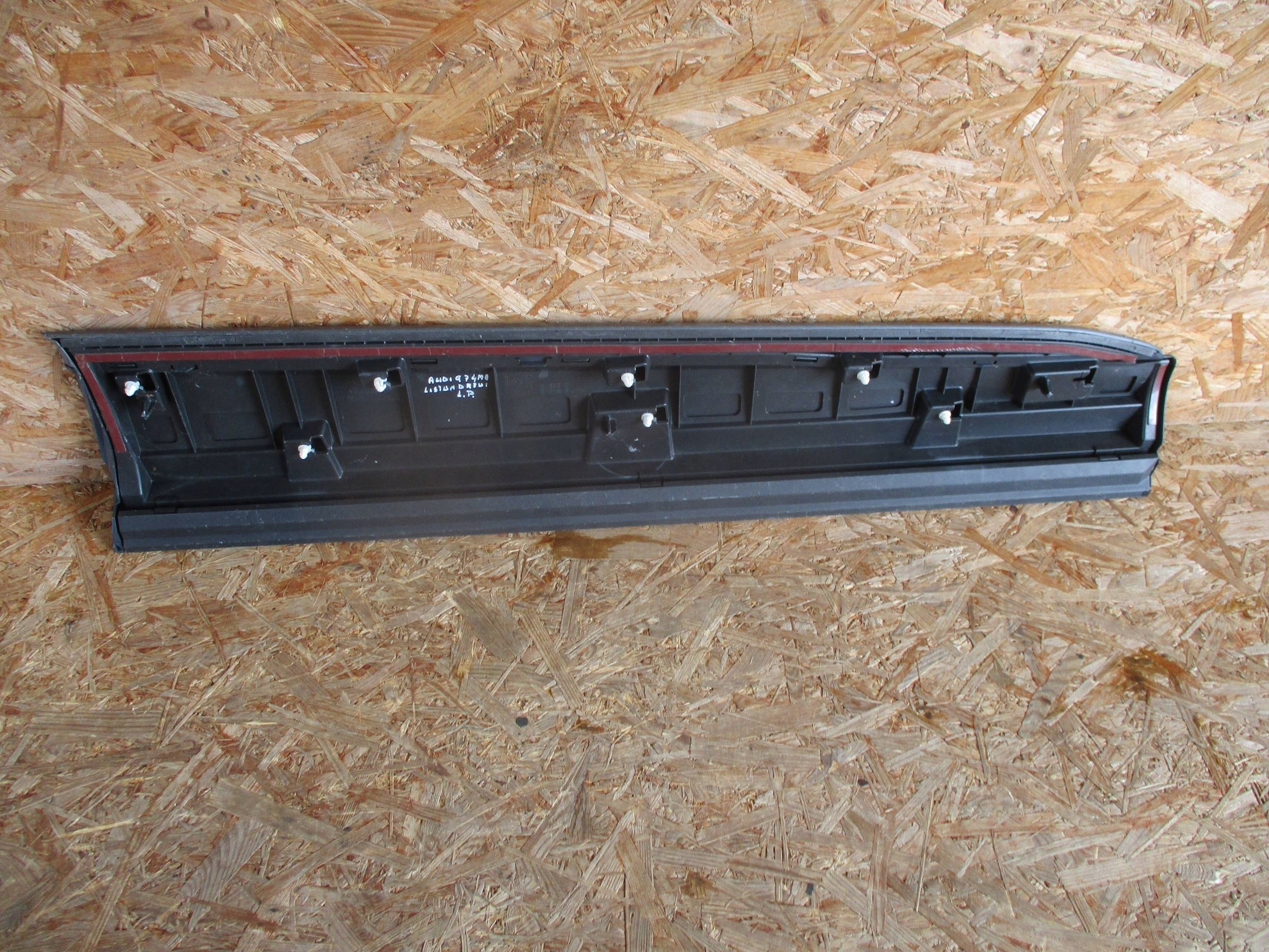 moulding door left front front AUDI Q7 4M0