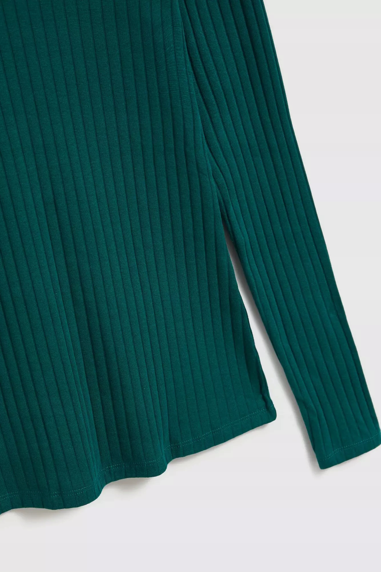 Prążkowana bluzka z golfem S od MOODO Fason dopasowany