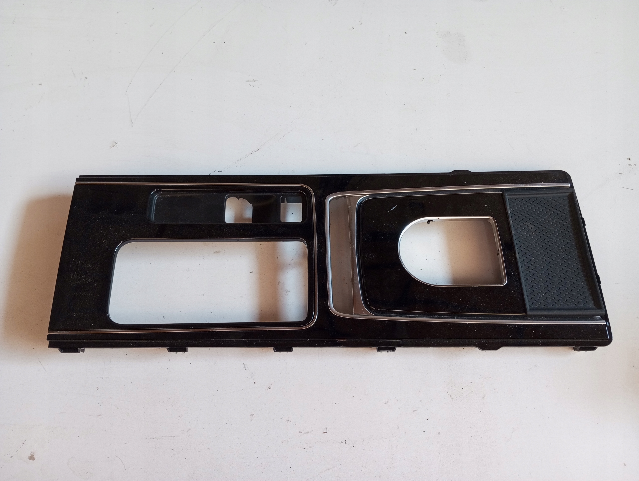 frame changes of the gear PANEL TUNEL JAGUAR F PACE GX73-044L49