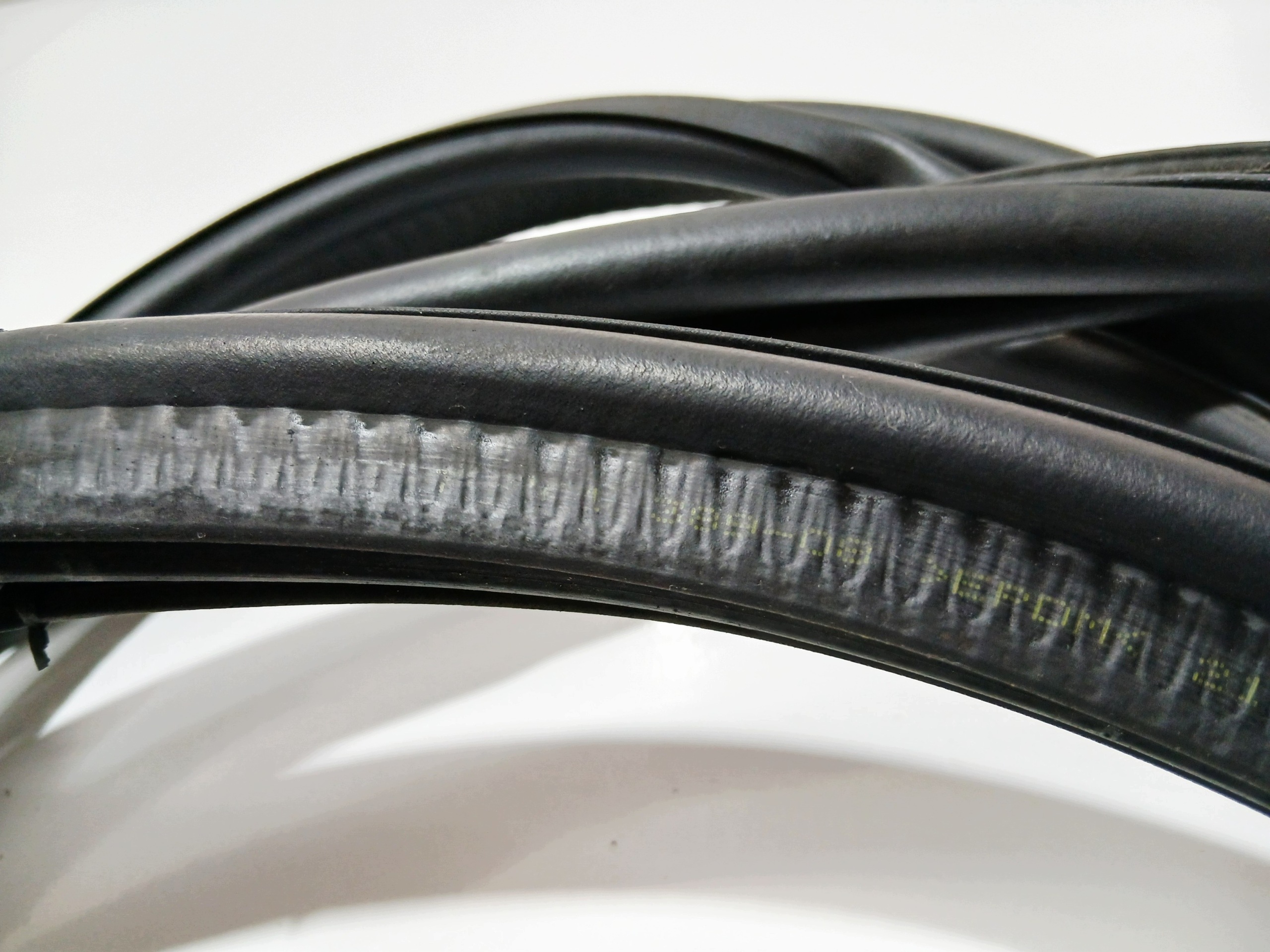 joint du capot coffre BMW E61 OE (0001368)