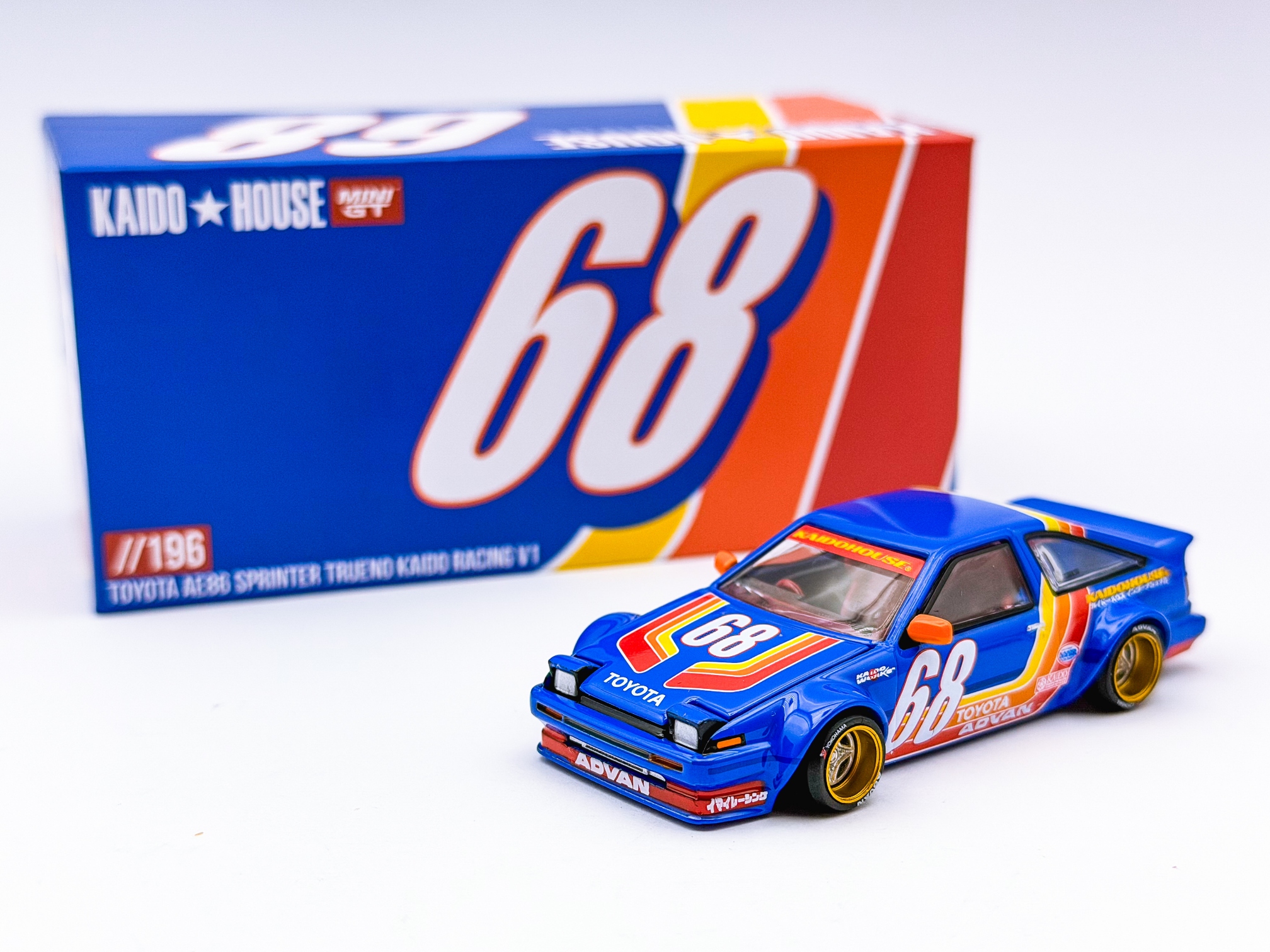 Mini GT 1:64 Toyota AE86 Sprinter Trueno Racing V1 Kaido House KHMG196