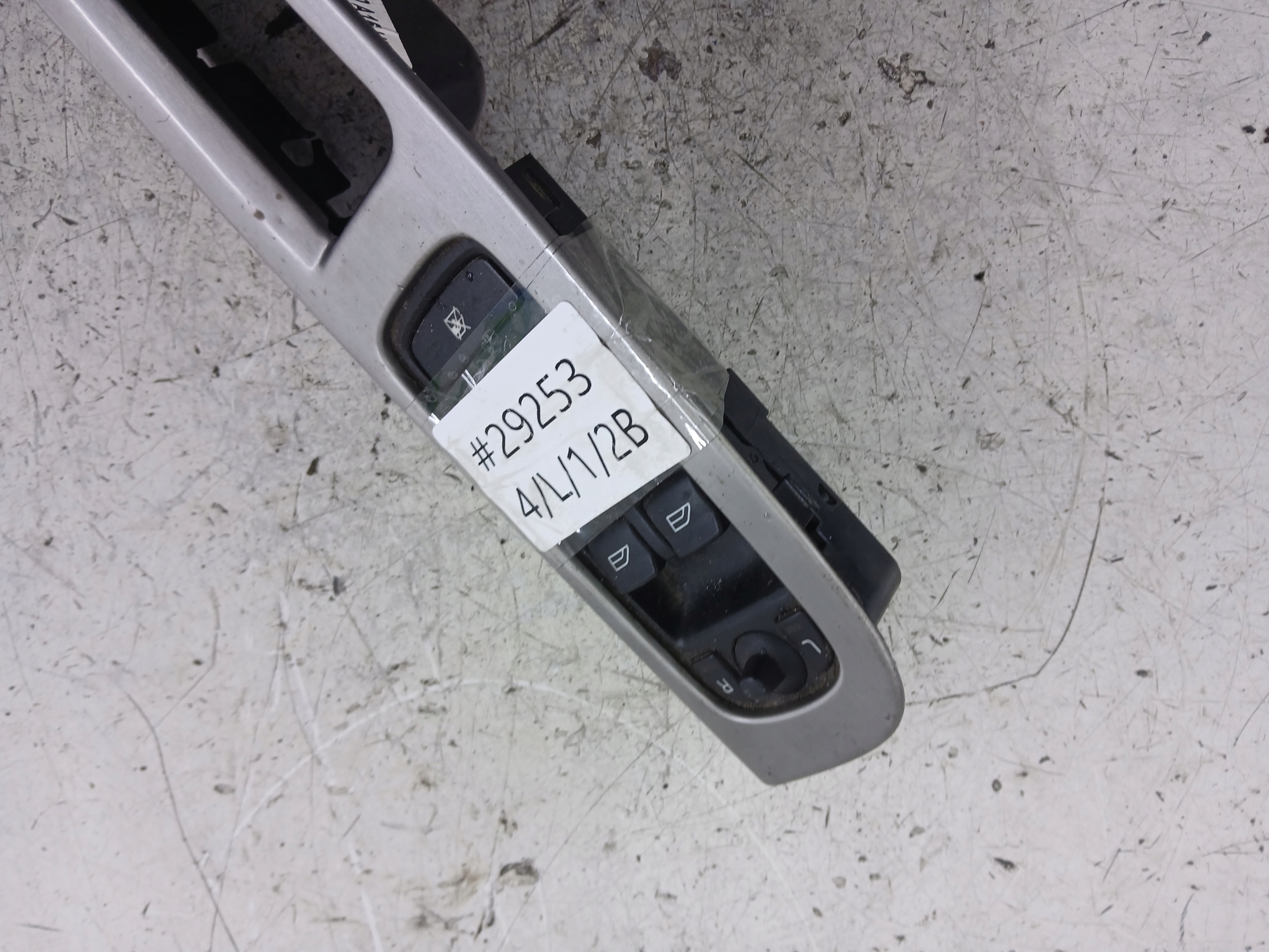 VOLVO V50 S40 II PANEL okna levý předek 30795081