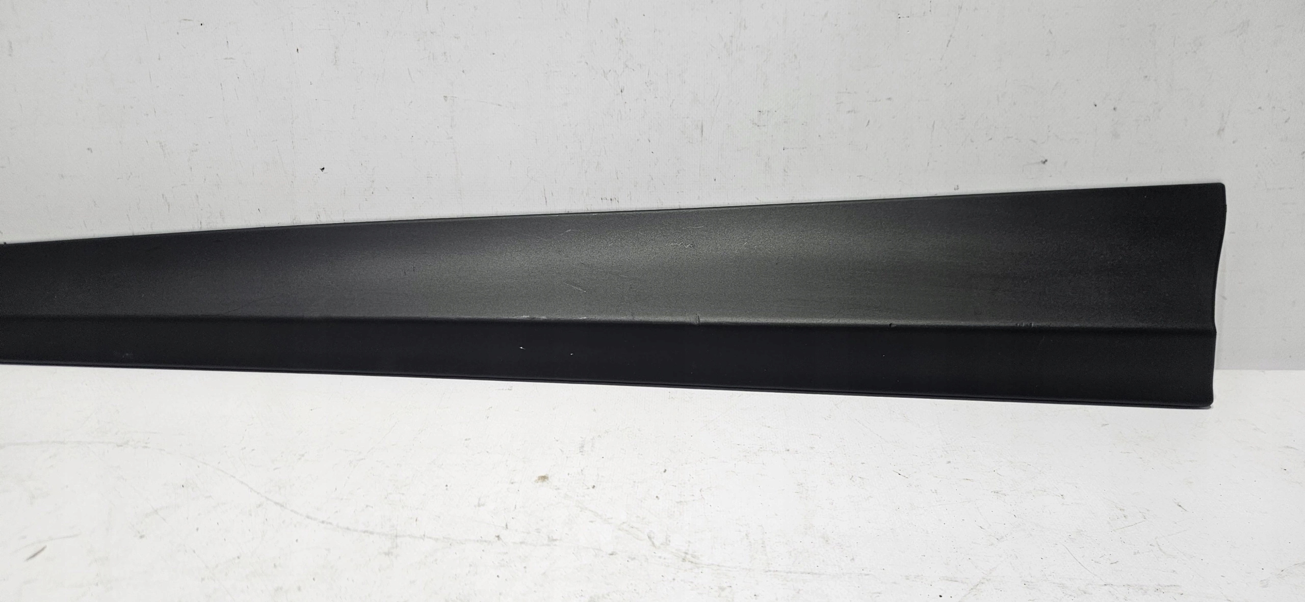 moulding door left front LEXUS LBX 23- original 75074-52050
