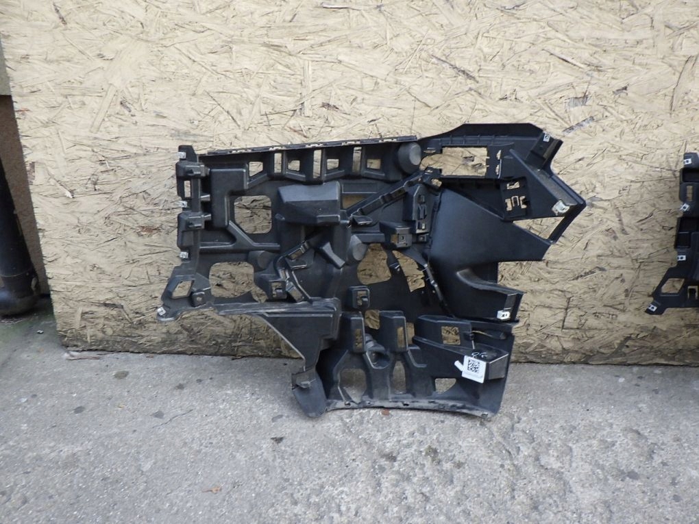 BMW IX I20 M PAKIET 20- bumper bracket front right