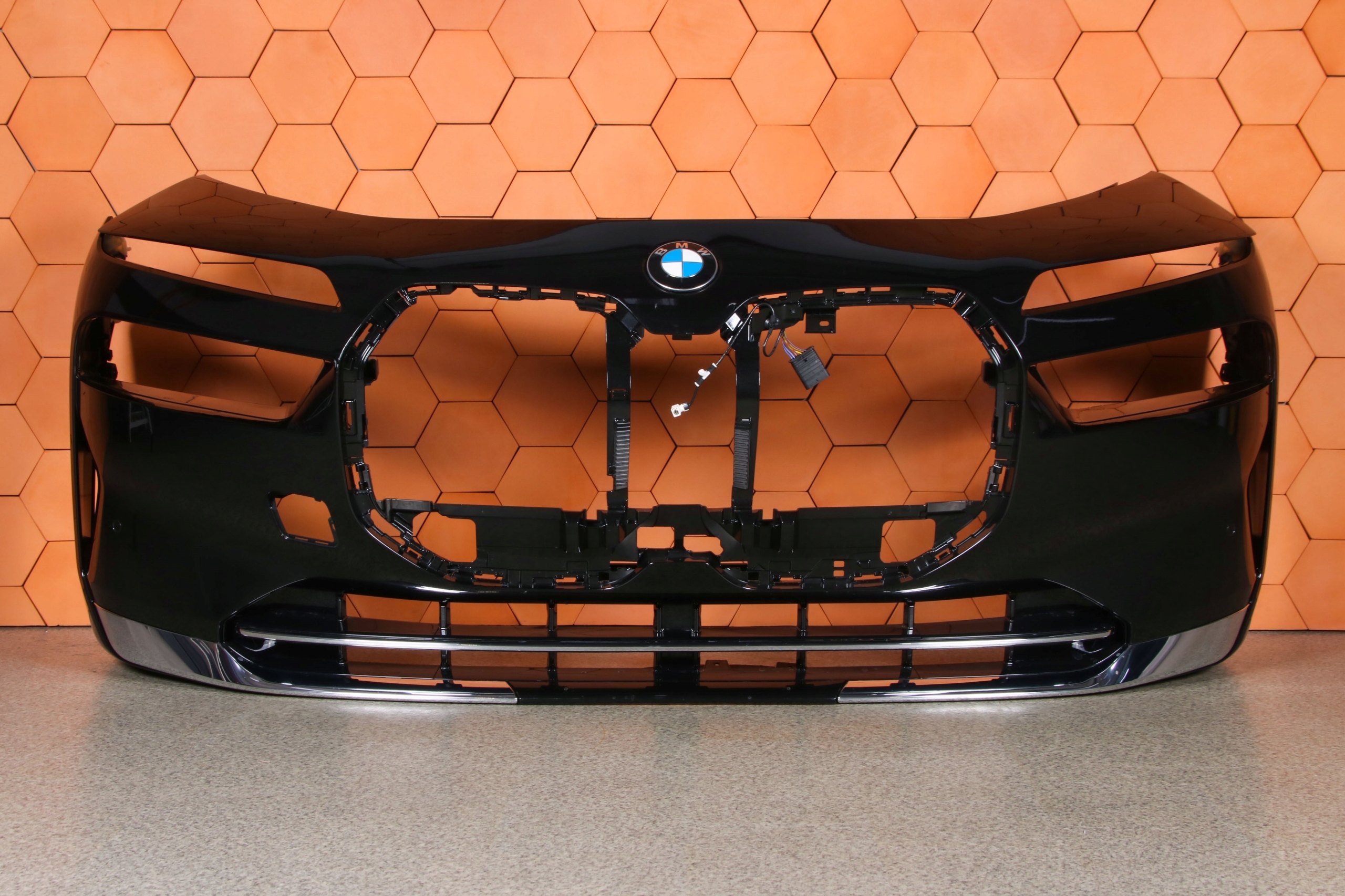 BMW 7 G70 i7 bumper front front colour 475