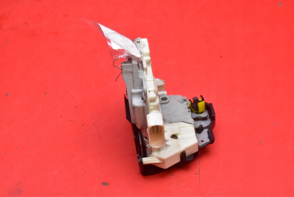lock door left front front EU 8E1837015AA AUDI A4 B7 KOMBI 04-08
