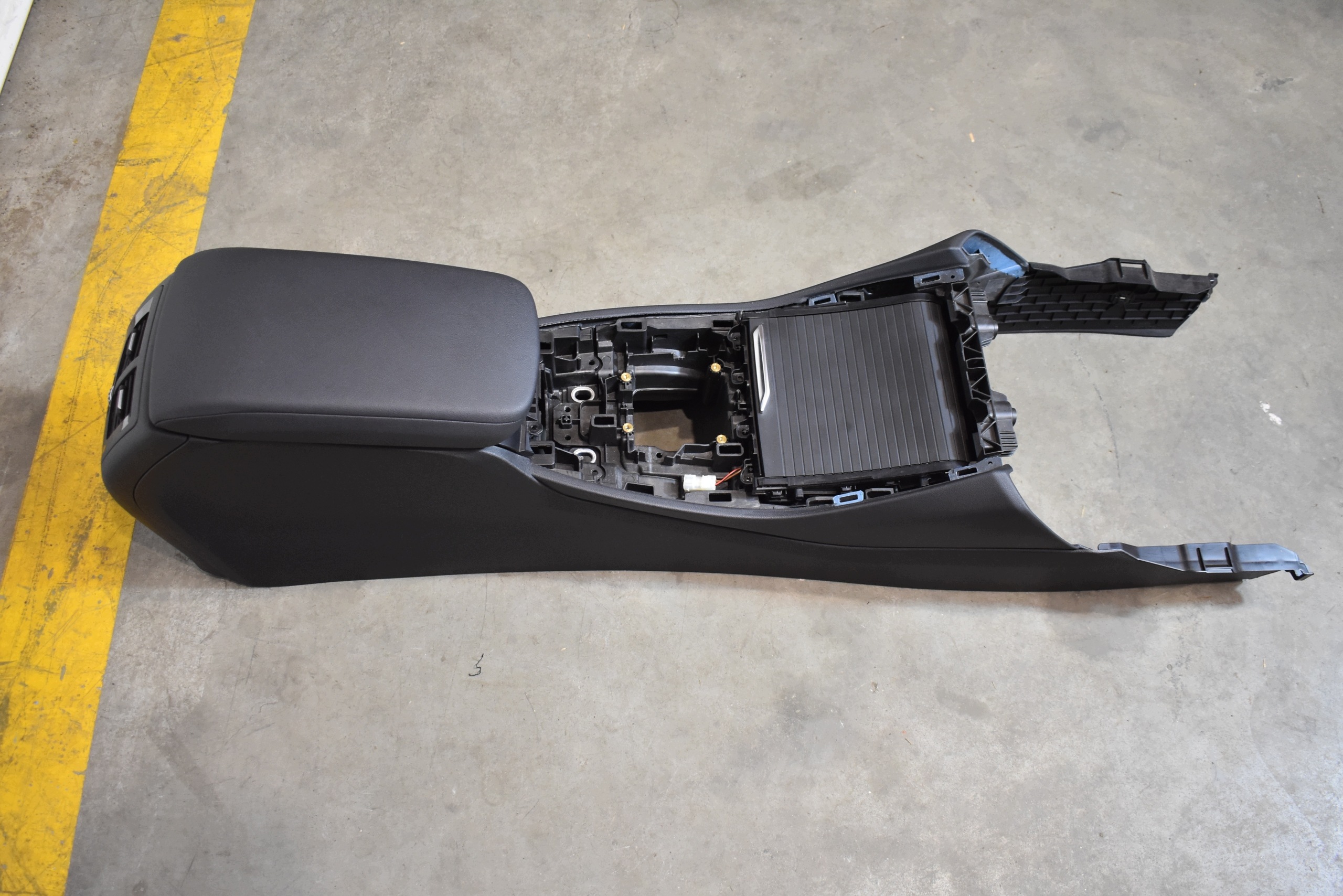 IDEALNY TUNEL central armrest leather BMW X3 G01 1
